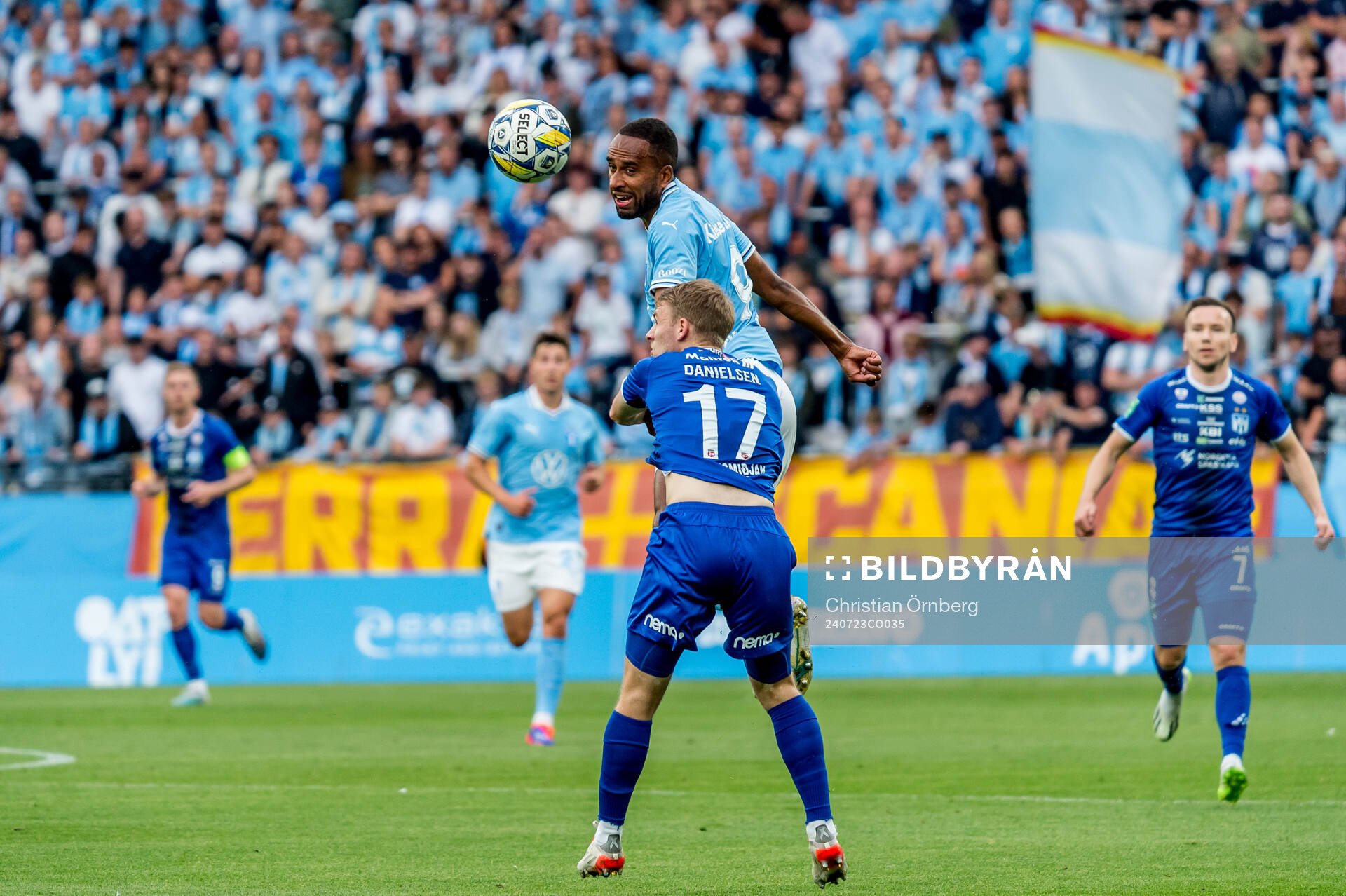 Isaac Kiese Thelin of Malmö FF and Joannes Danielsen of