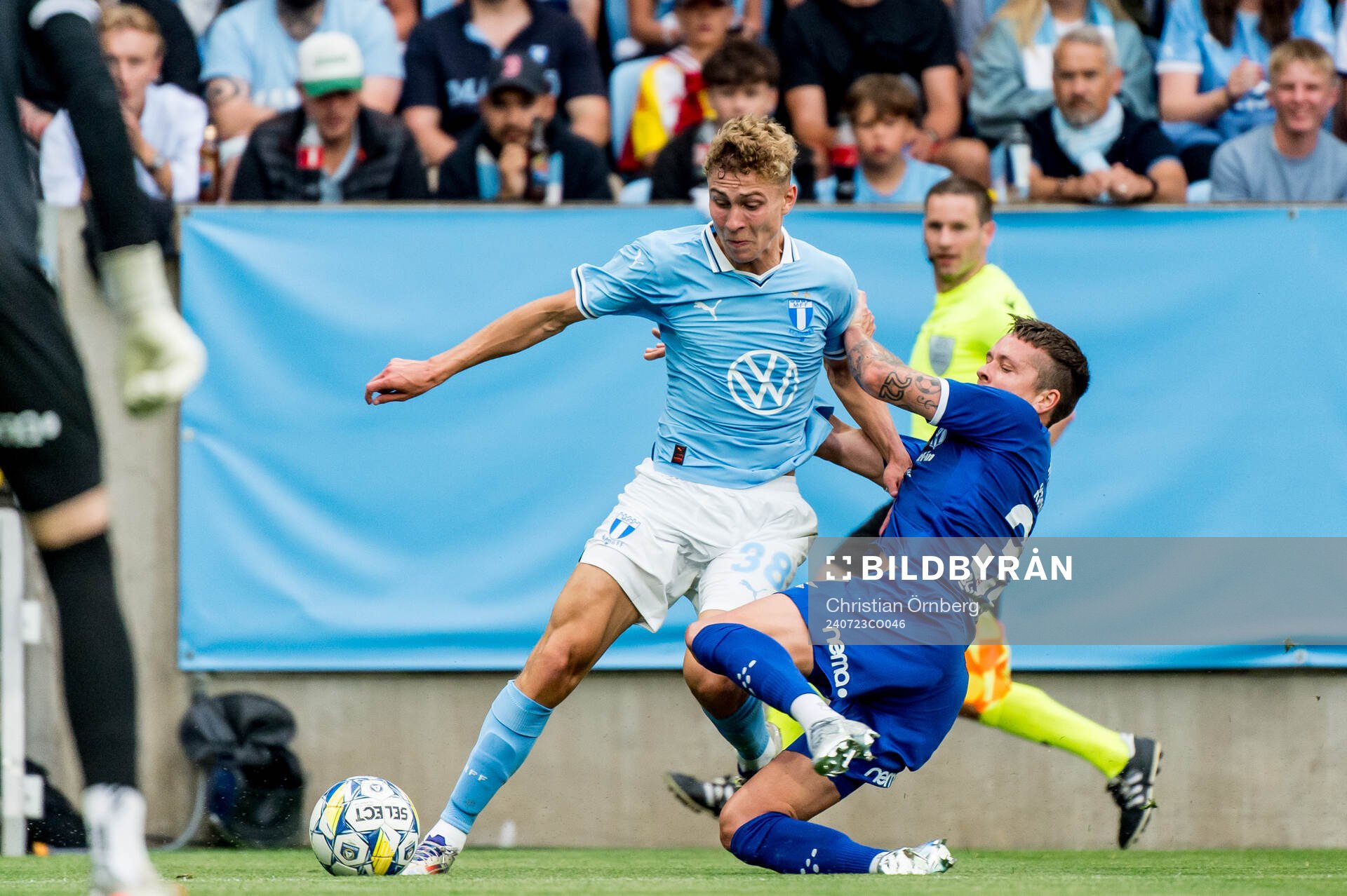 Hugo Bolin of Malmö FF and Claes Kronberg of Klaksvik