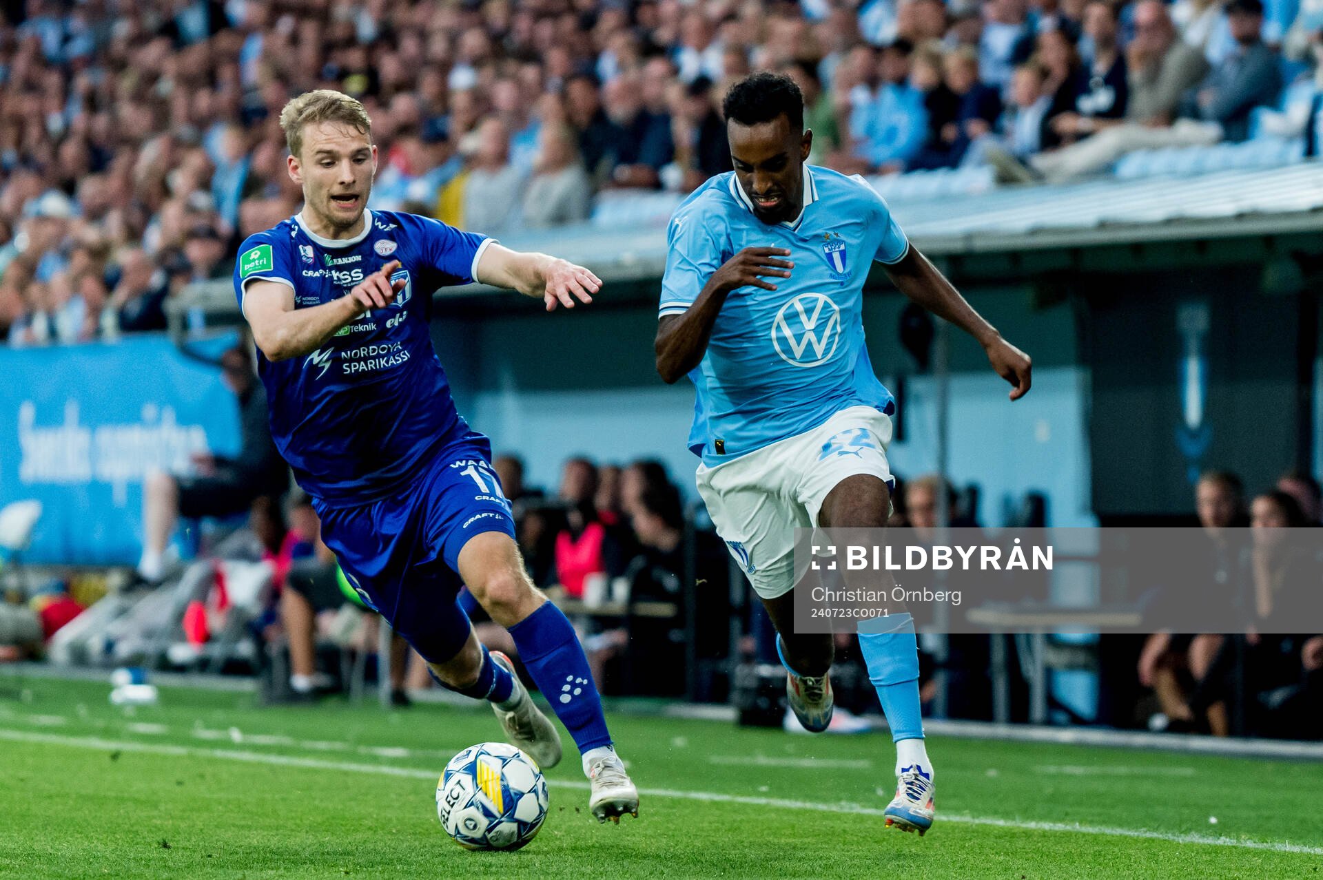 Joannes Danielsen of Klaksvik and Taha Abdi Ali of Malmö FF