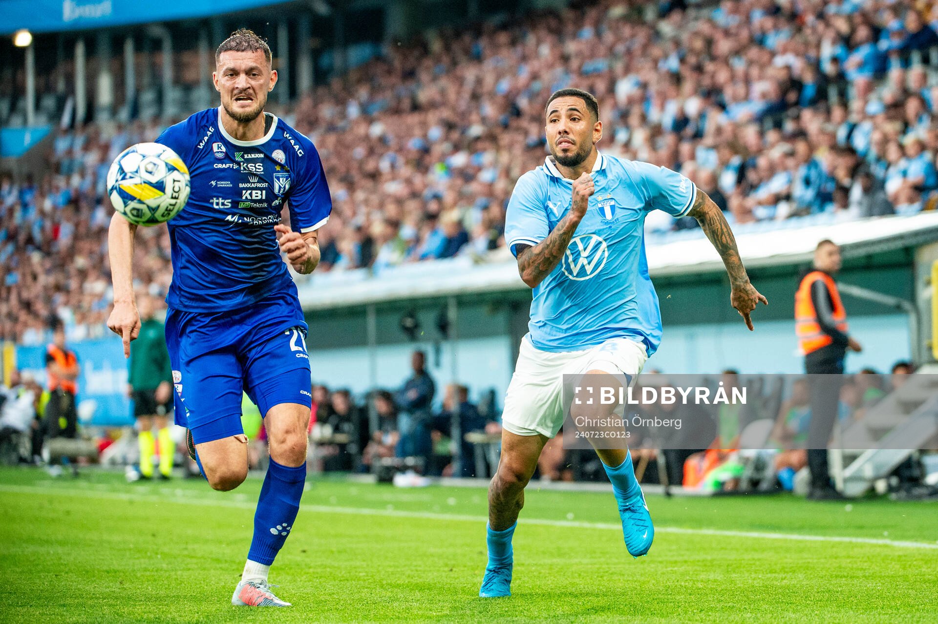 Albert Ejupi of Klaksvik and Sergio Pena of Malmö FF