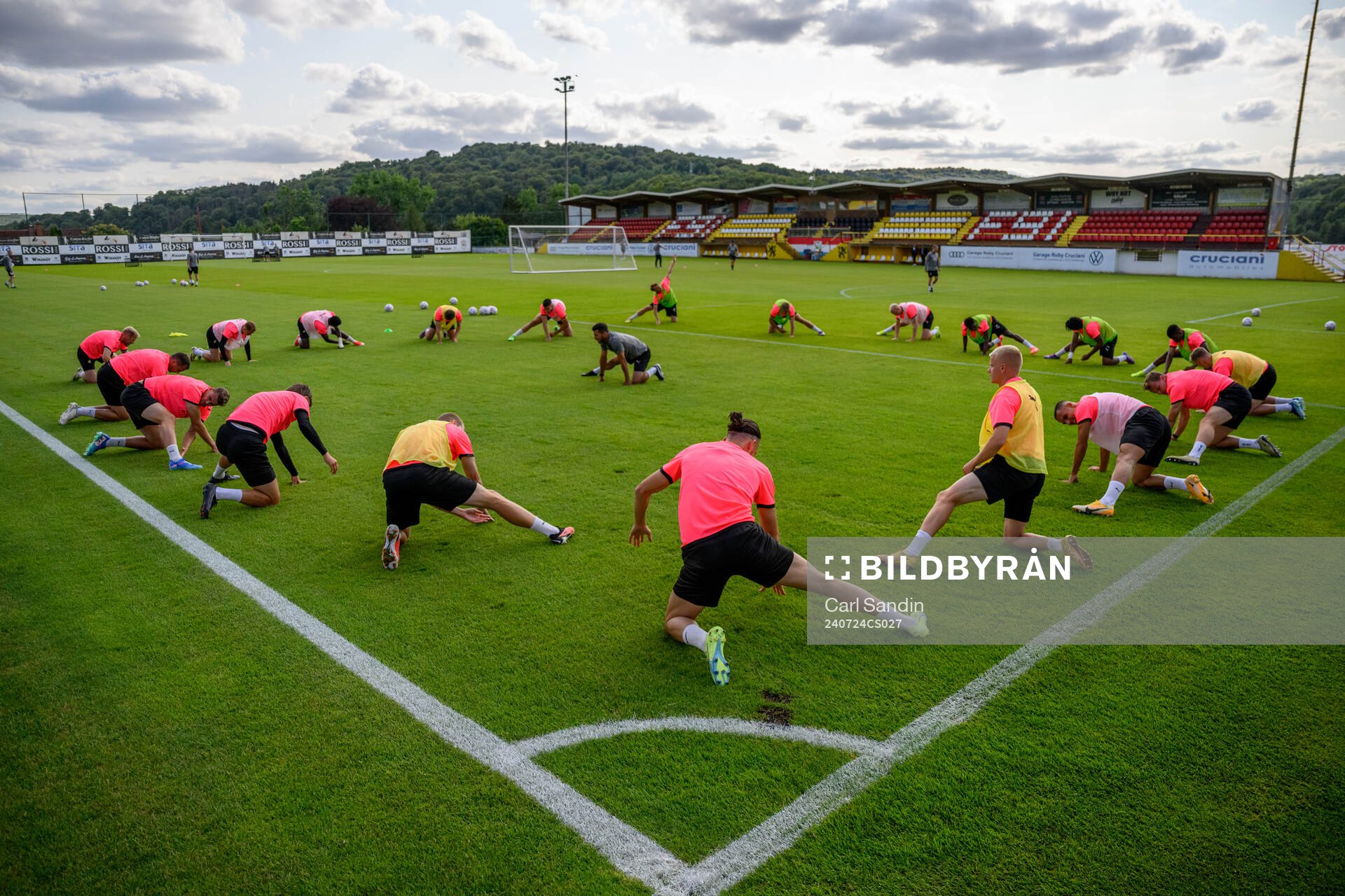 Players warm up