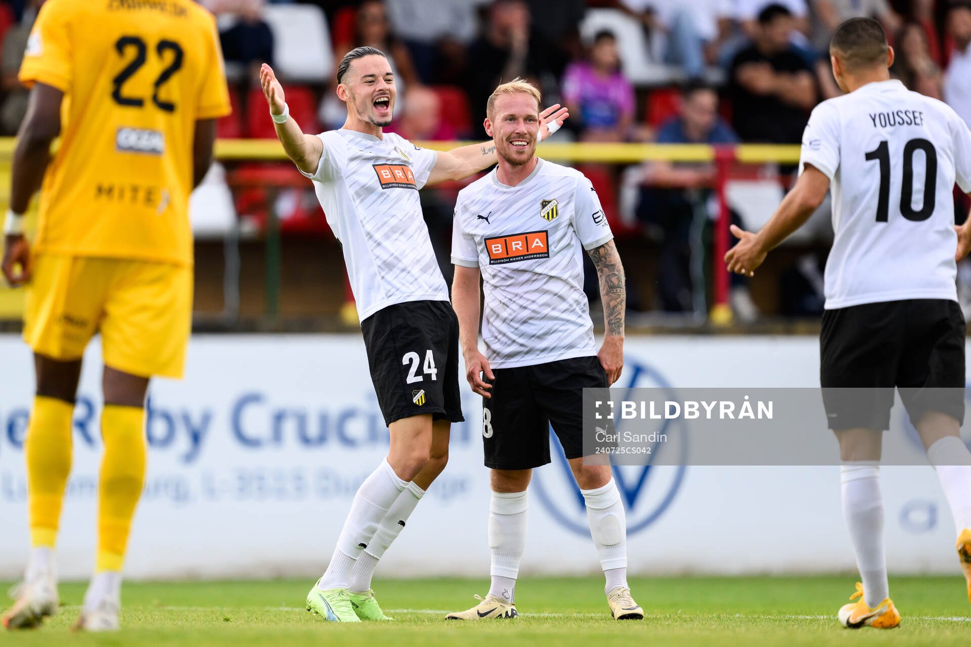 Amor Layouni and Mikkel Rygaard Jensen of Häcken celebrate