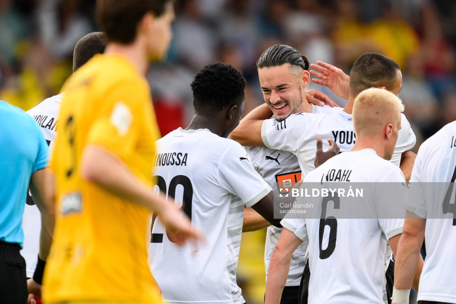 Amor Layouni of Häcken celebrates