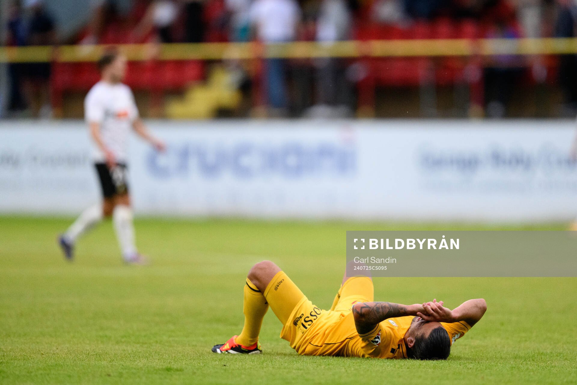 A player of Diddeleng looks ejected