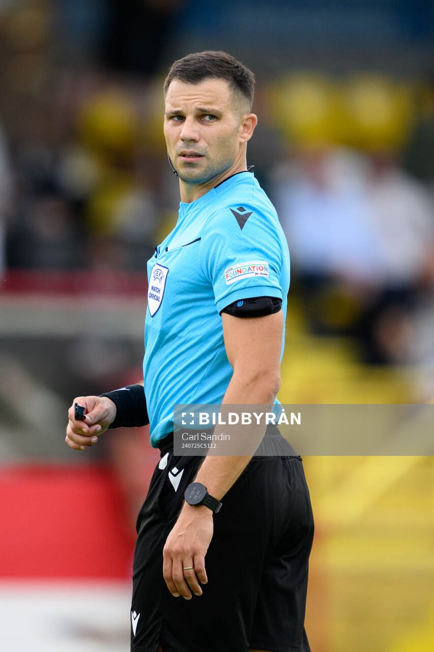 Referee Antoni Bandic