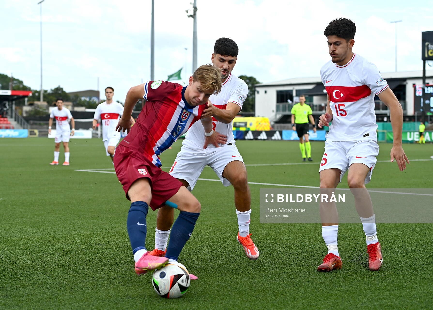 Benjamin Thoresen Faraas of Norway in action against Fahri