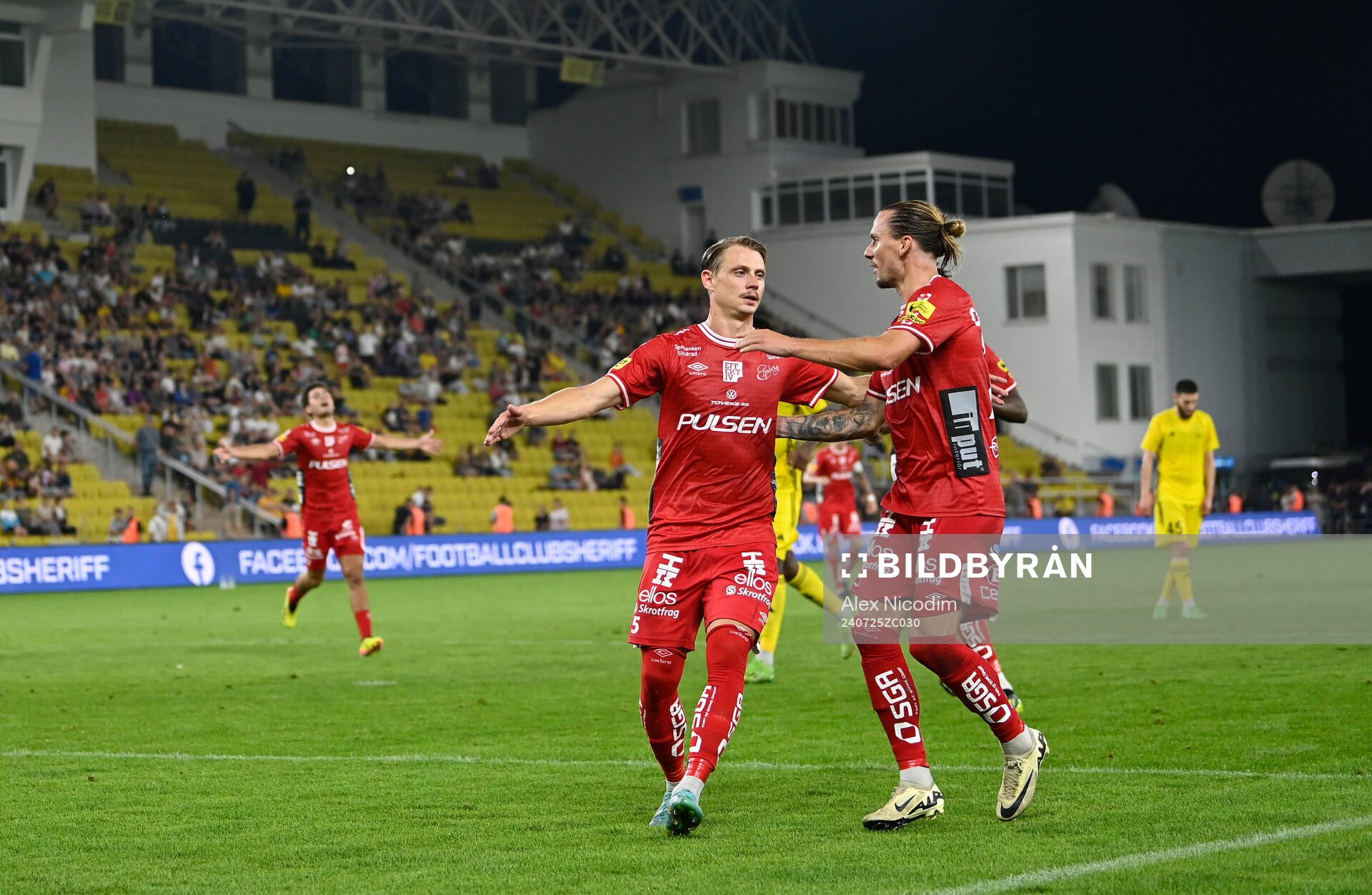 Simon Hedlund of Elfsborg celebrate with teammates