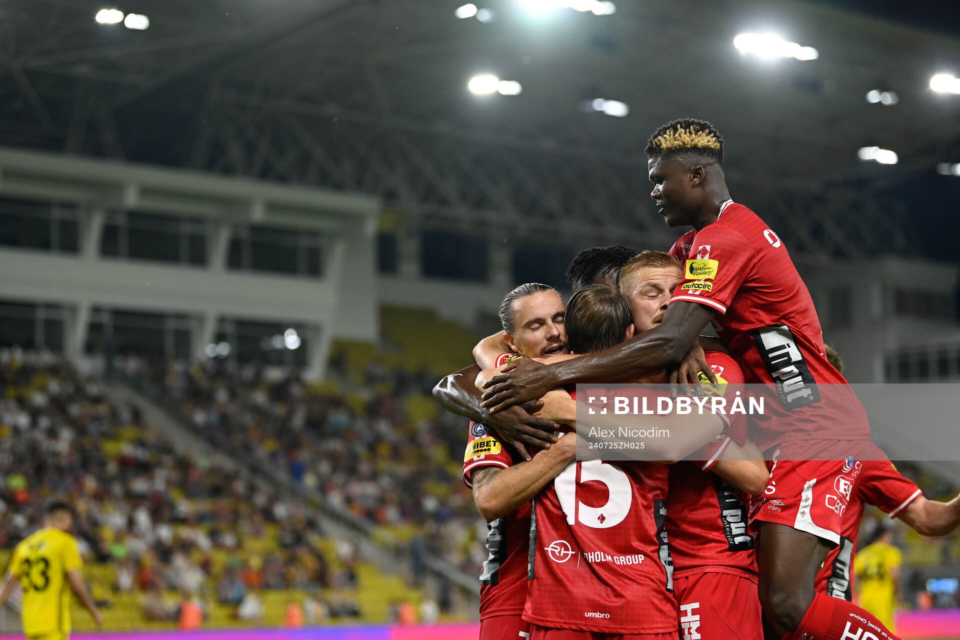 Simon Hedlund of Elfsborg celebrates with teammates