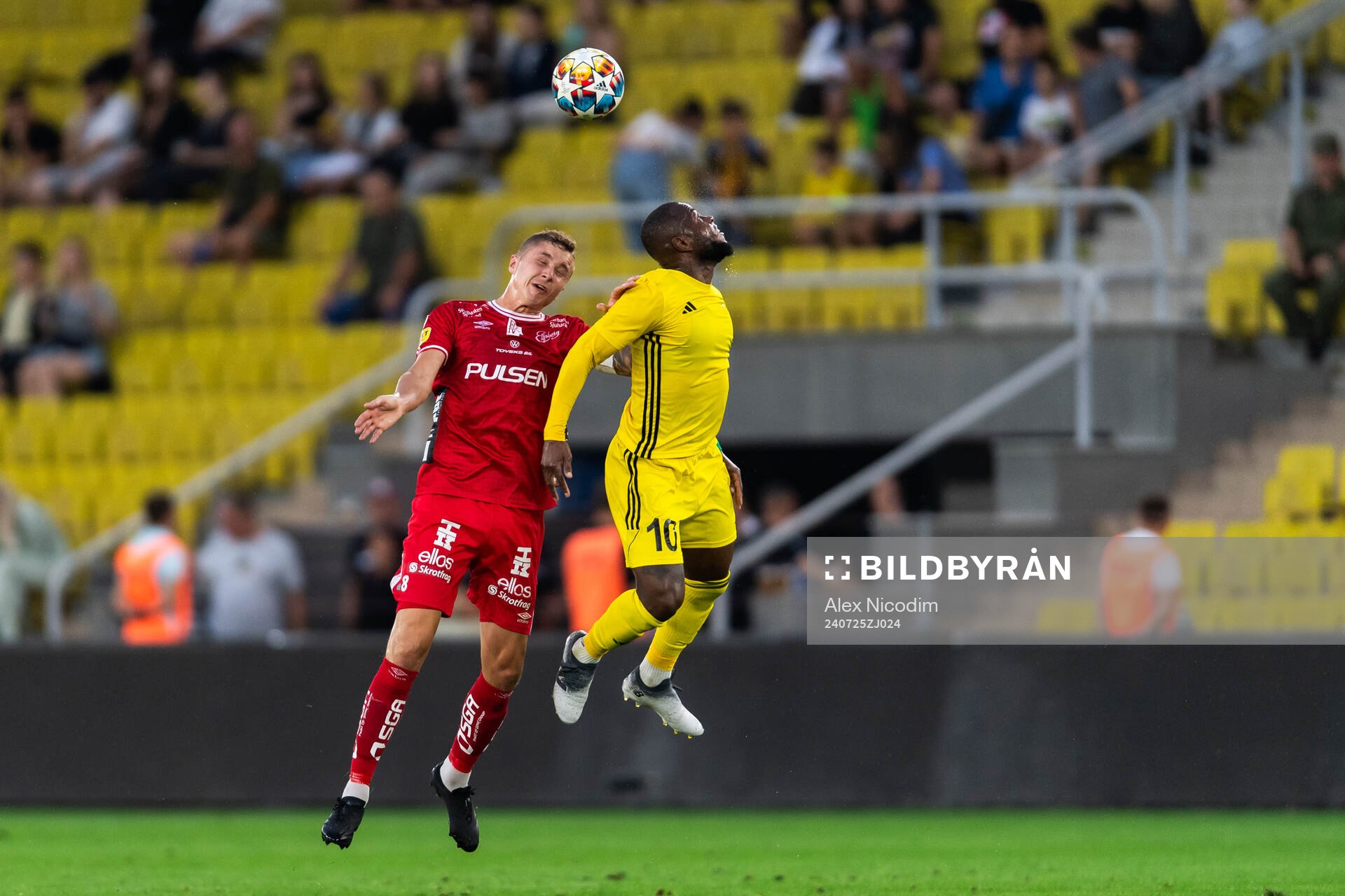 Sebastian Holmen of Elfsborg and Cedric Badolo of Sheriff