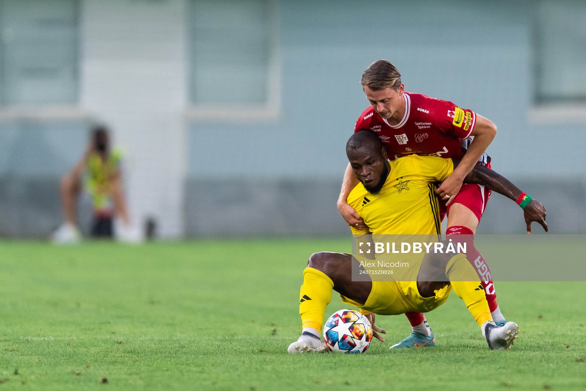 Simon Hedlund of Elfsborg and Cedric Badolo of Sheriff