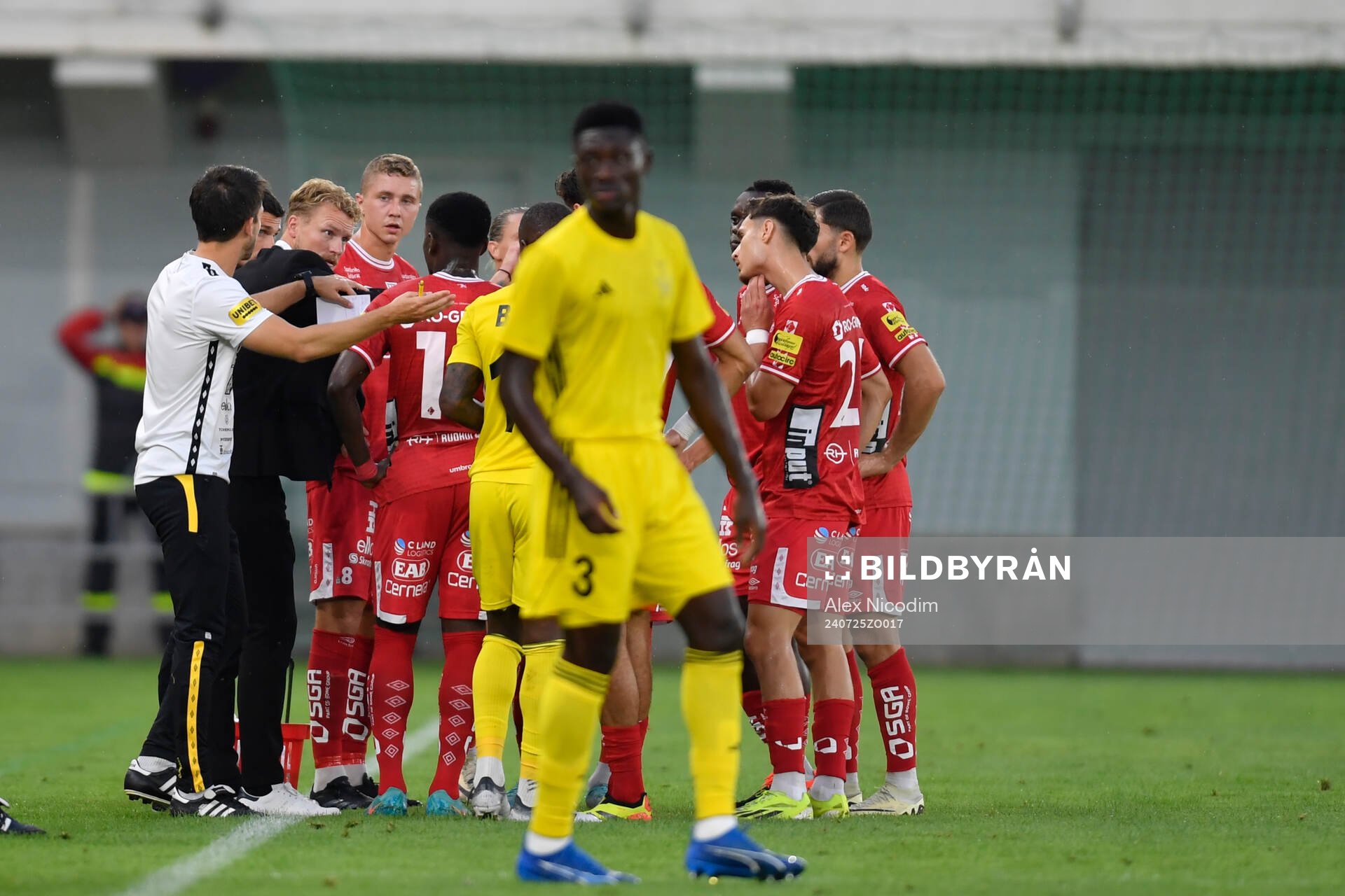 Michael Baidoo of Sheriff Tiraspol listen to the Manager