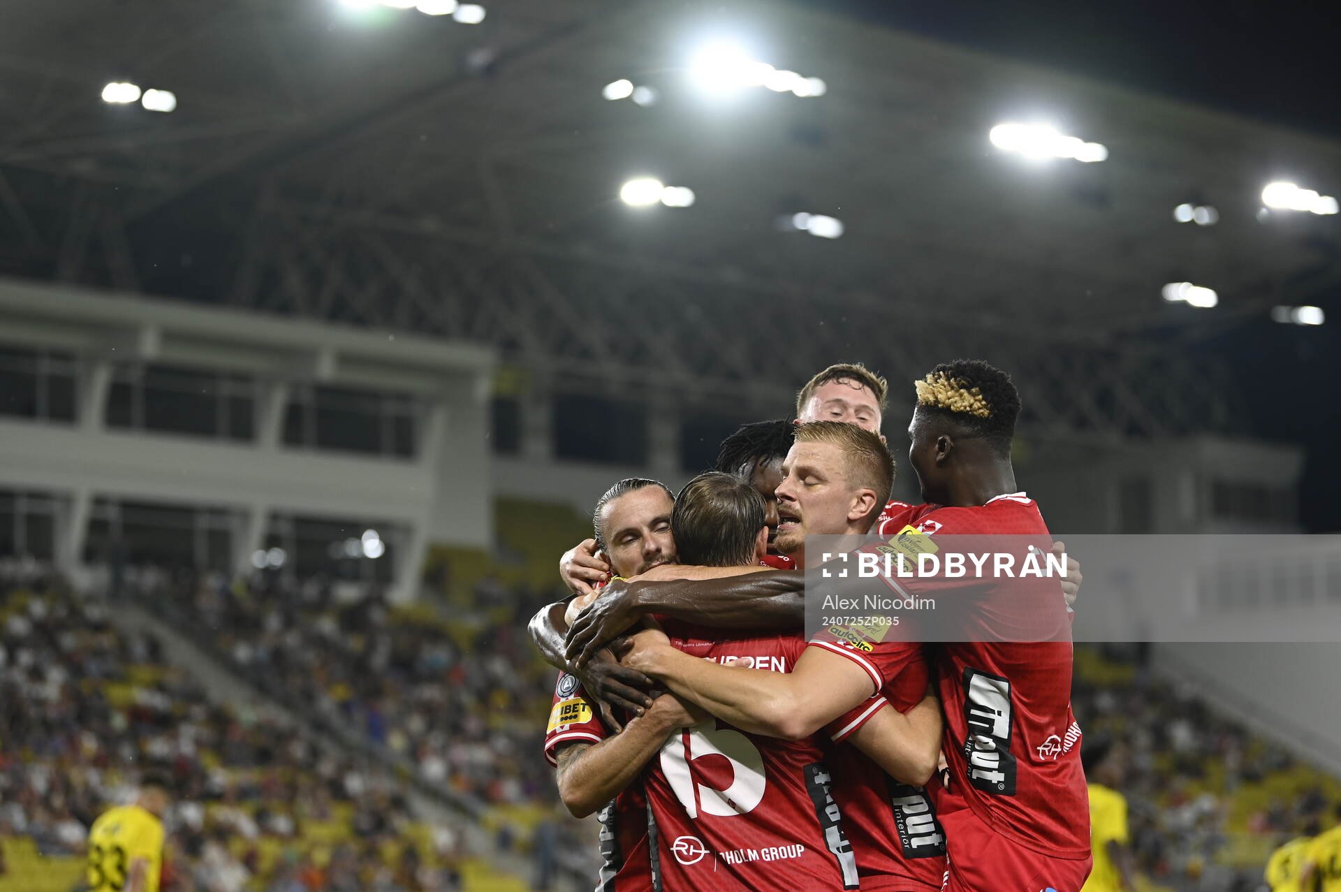 Simon Hedlund of Elfsborg celebrates with teammates