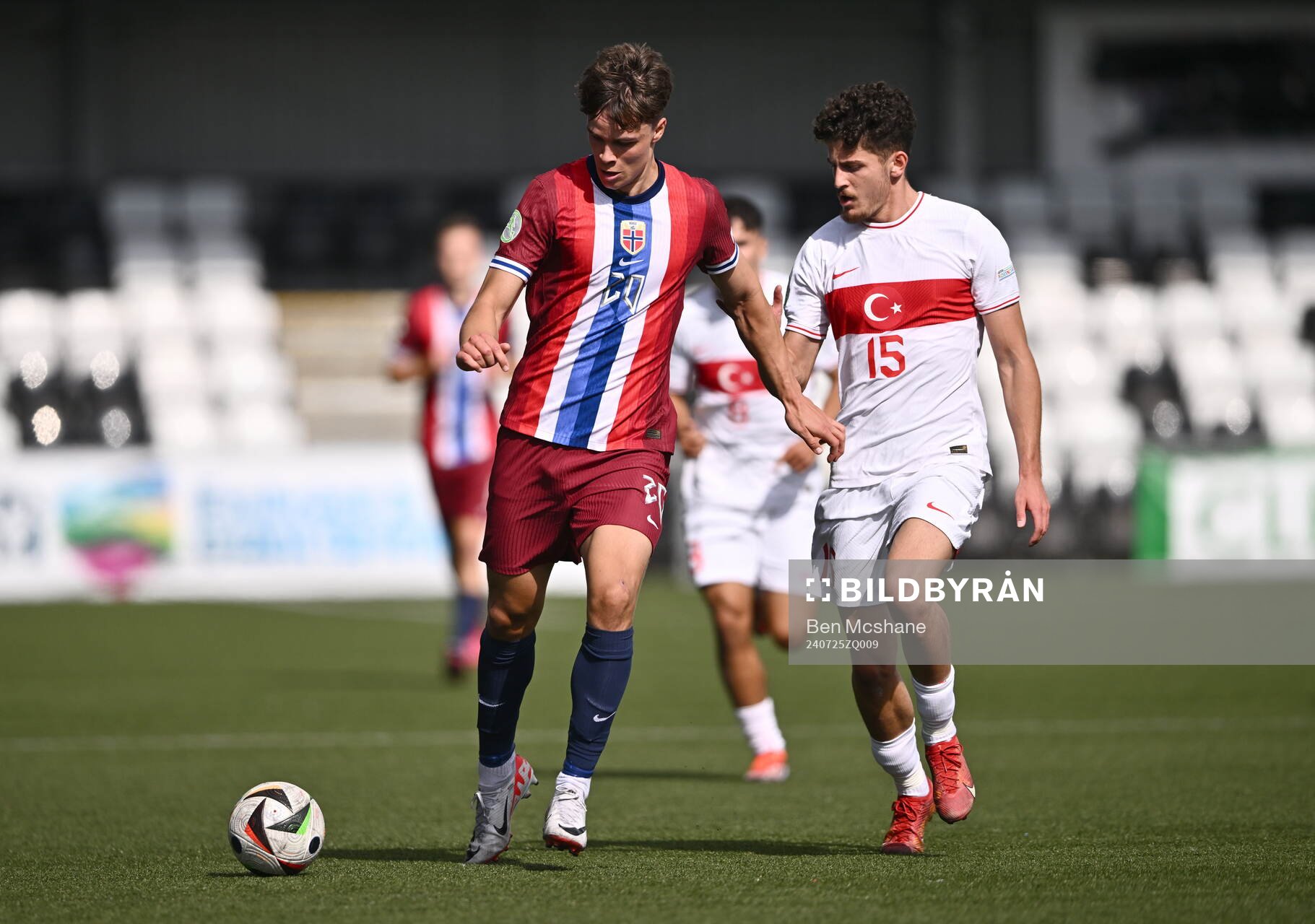 Daniel Braut of Norway in action against Emirhan Basyigit