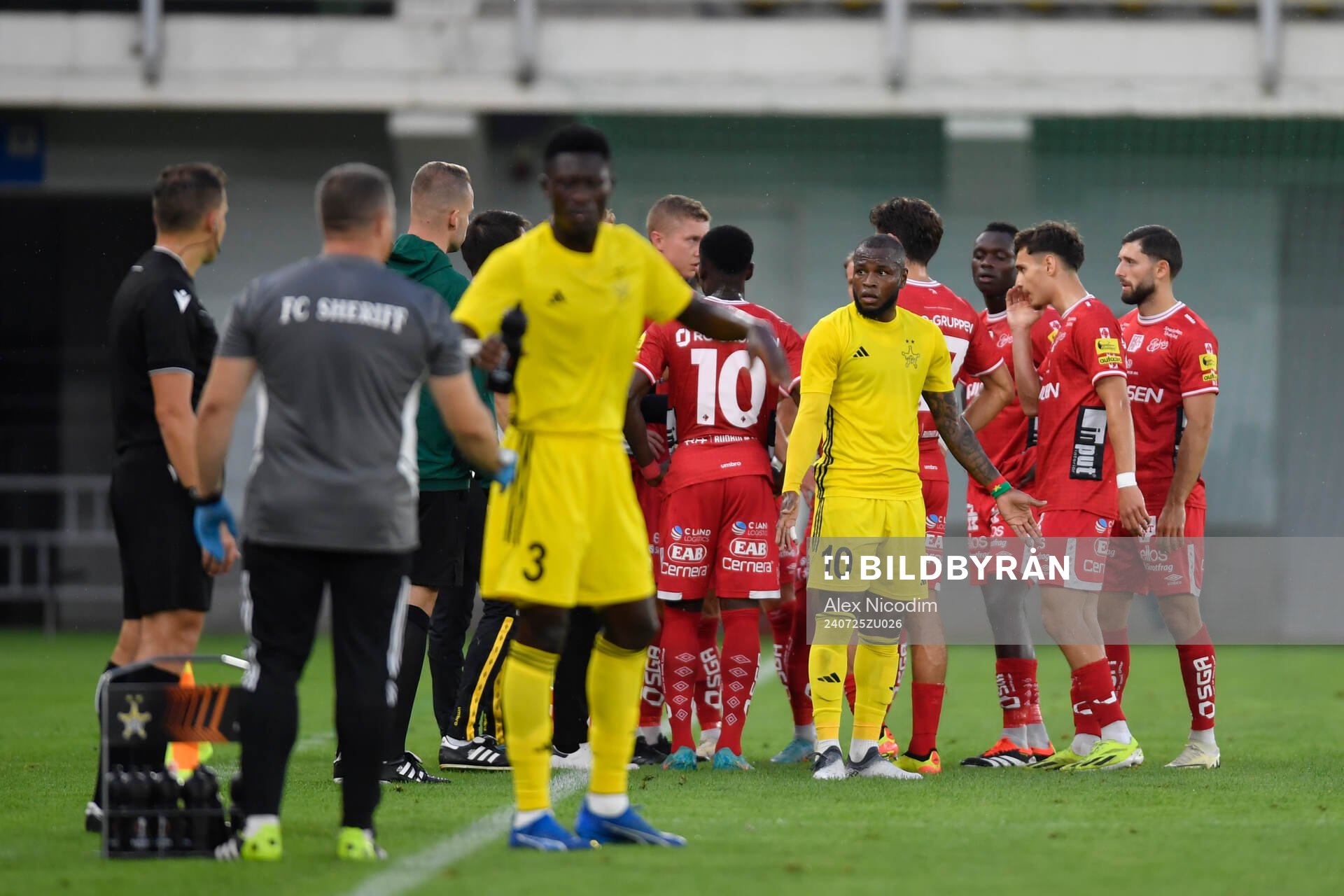Michael Baidoo of Sheriff Tiraspol listen to the Manager