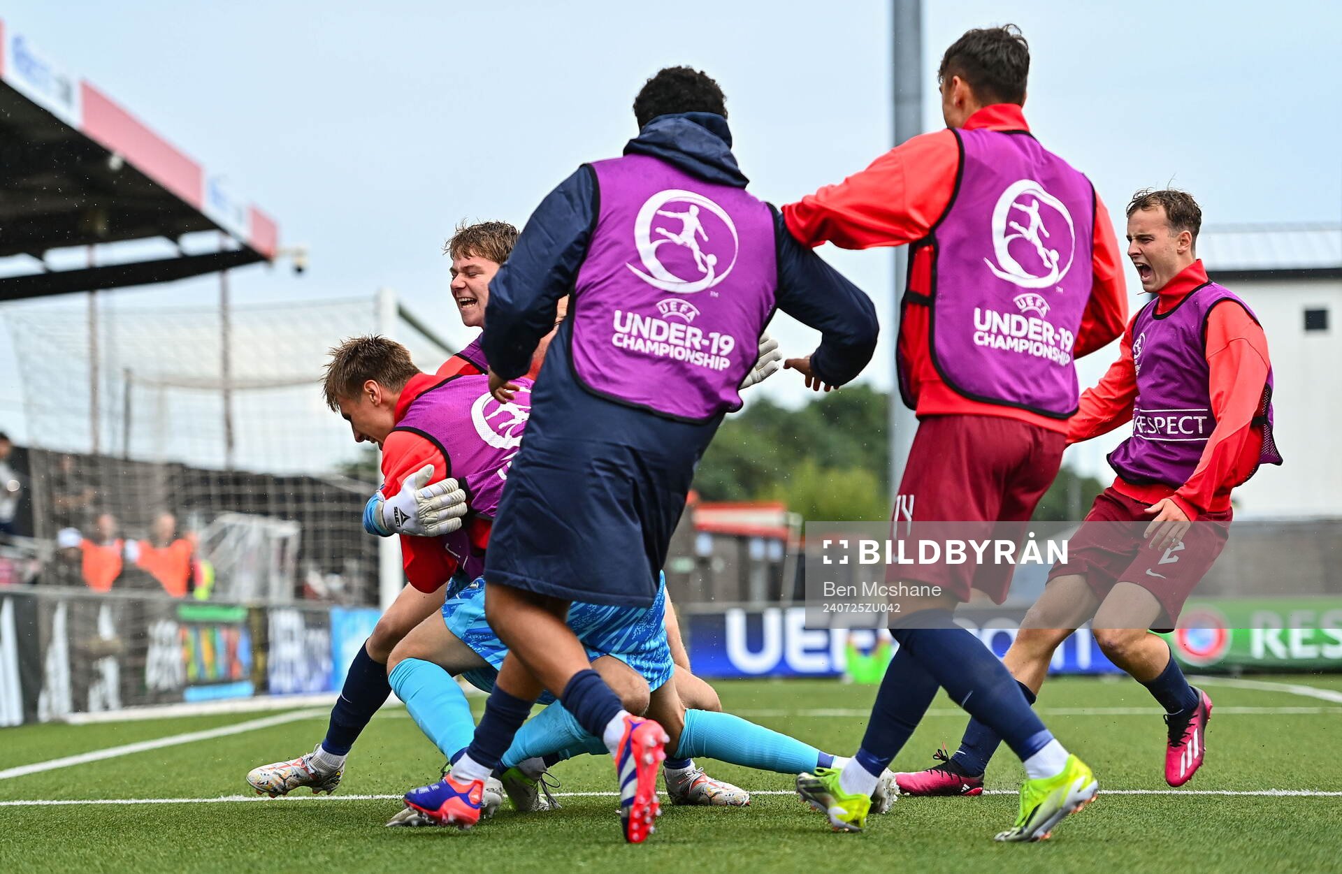 Norway goalkeeper Martin Børsheim celebrates with teammates