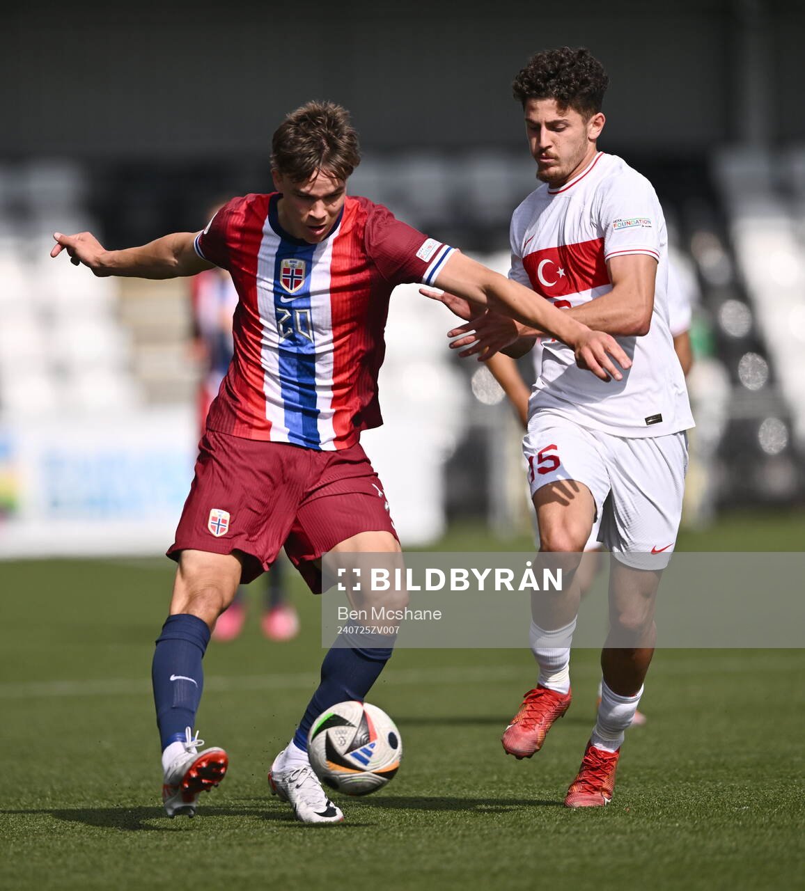 Daniel Braut of Norway in action against Emirhan Basyigit