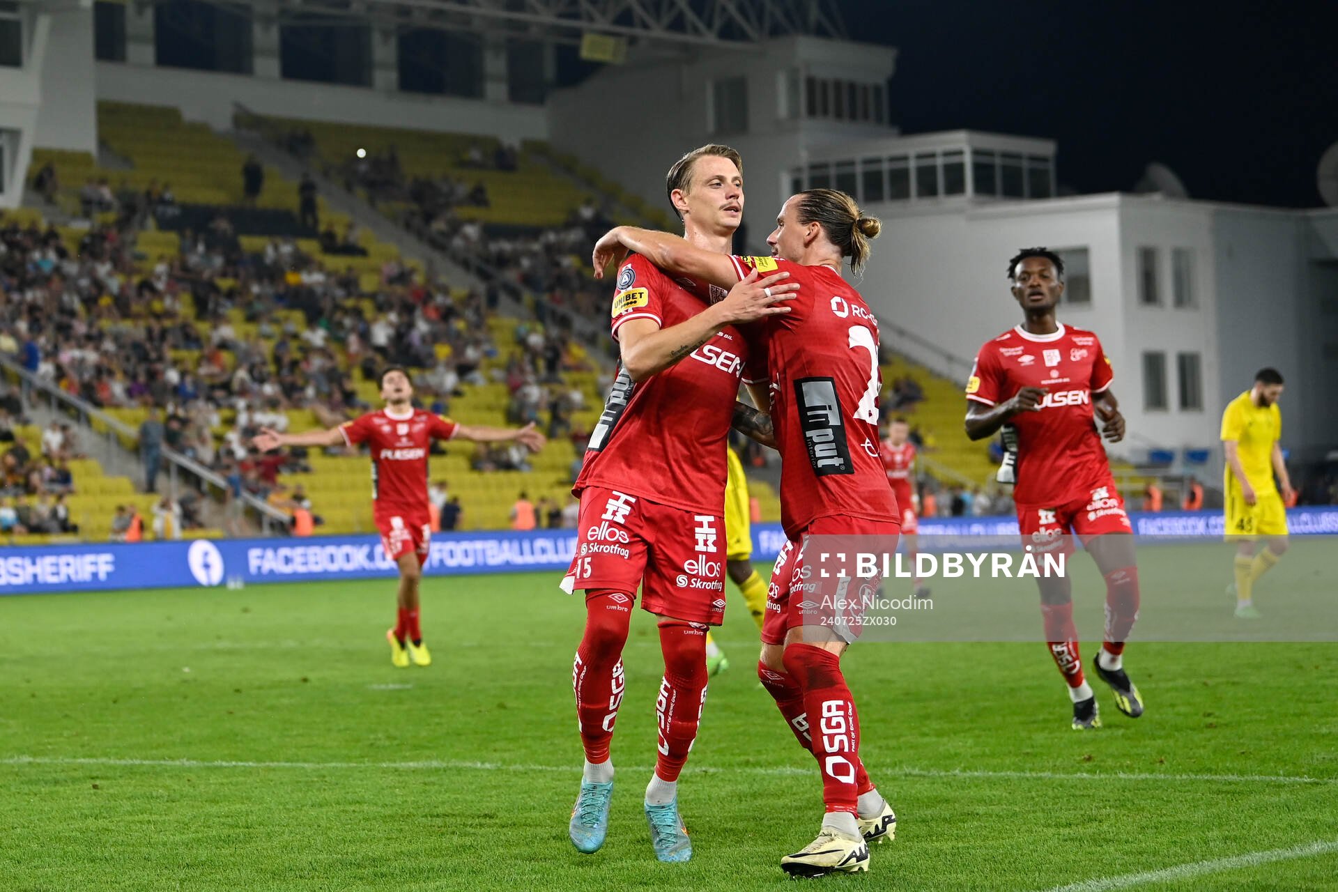 Simon Hedlund of Elfsborg celebrate with teammates