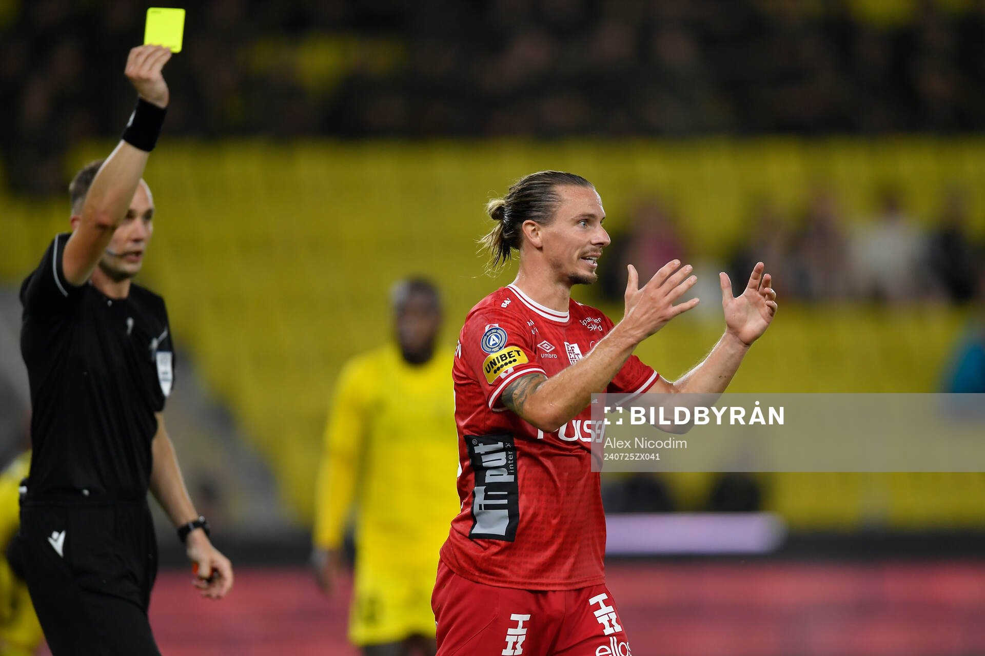 Niklas Hult of Elfsborg reacts