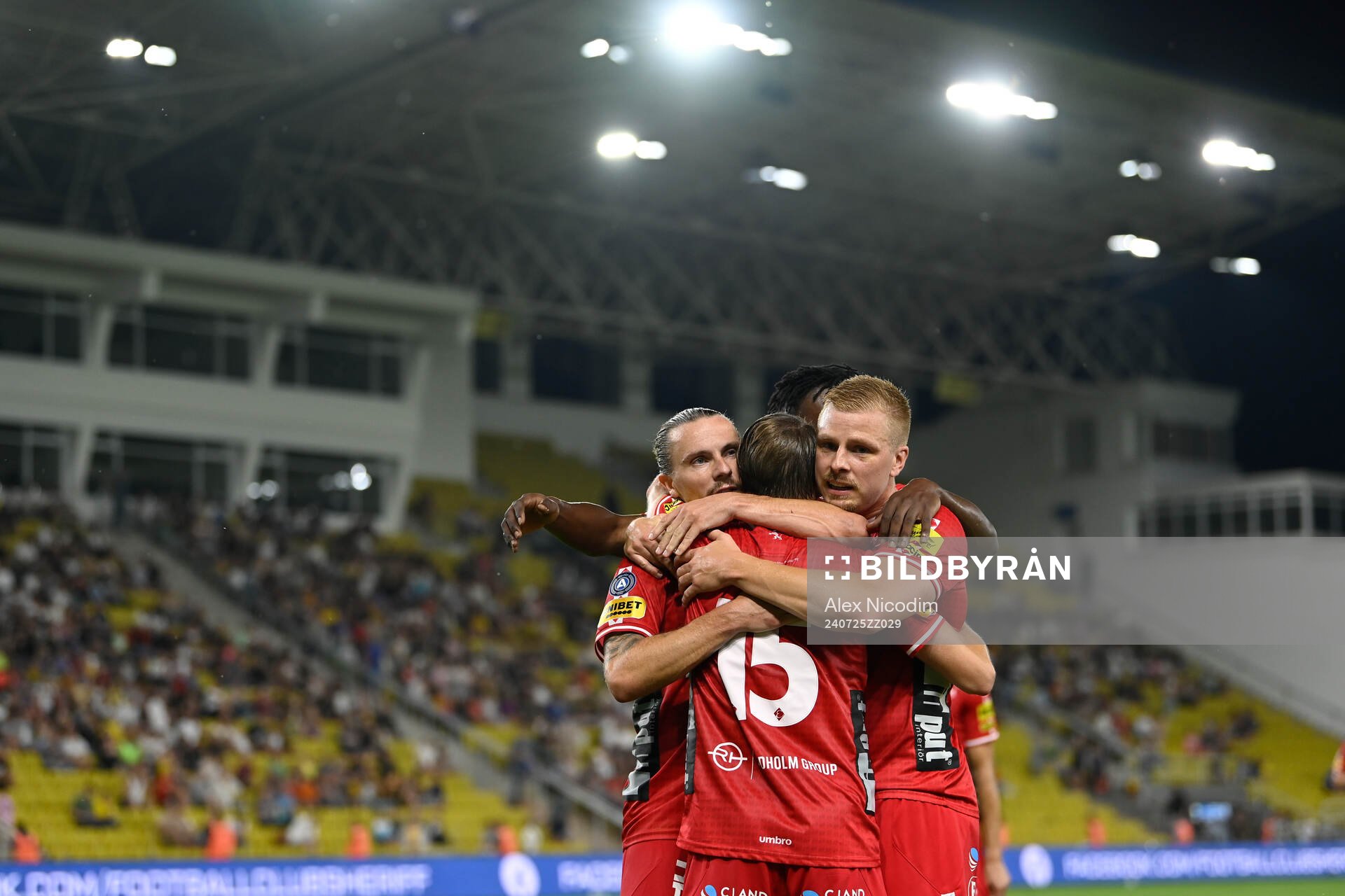 Simon Hedlund of Elfsborg celebrates with teammates