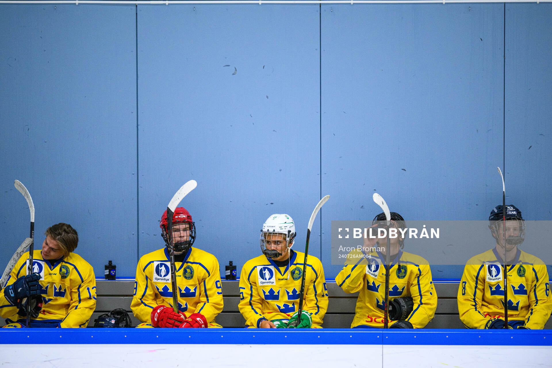Players of Sweden look dejected