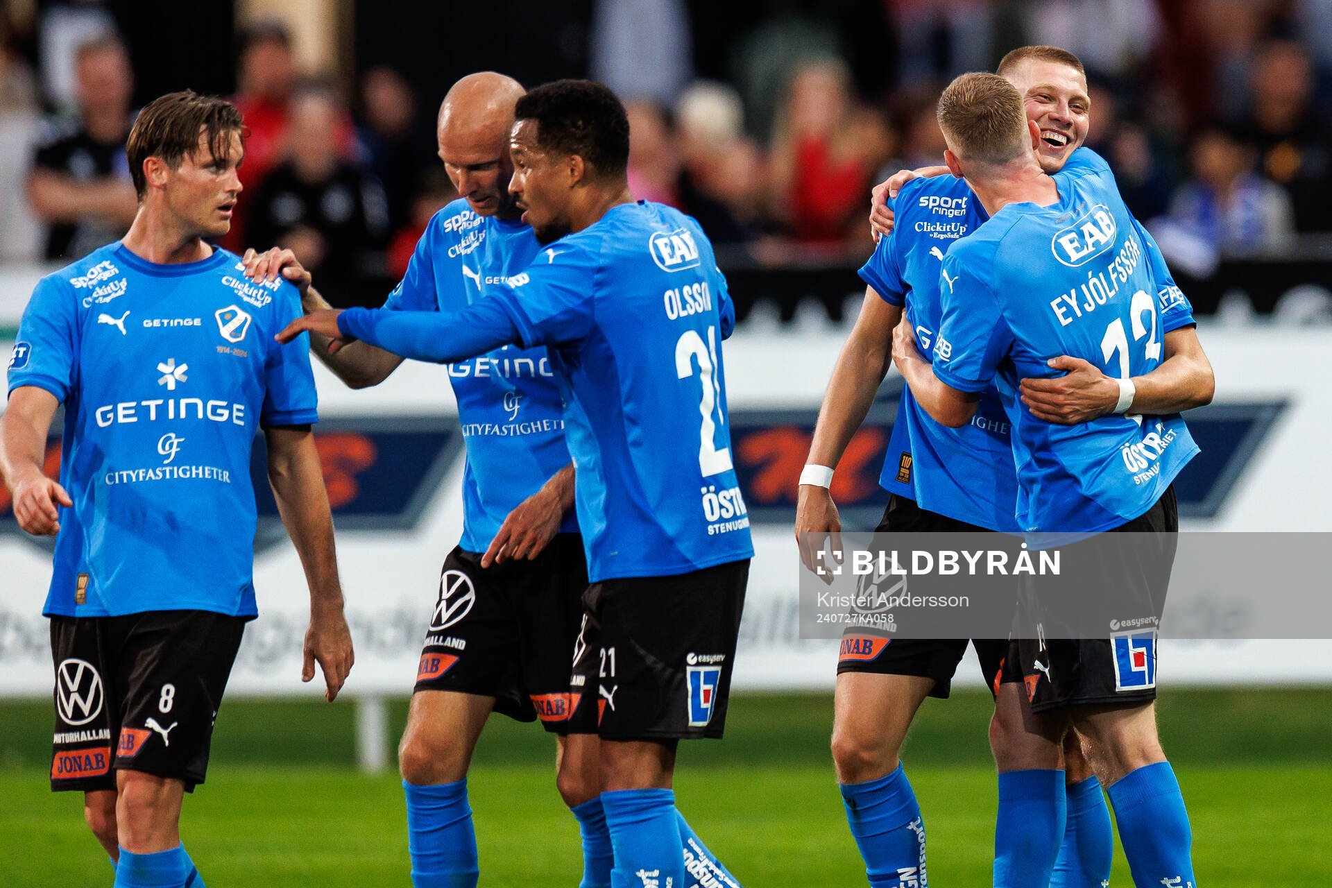 Halmstads Birnir Ingason jublar med laget