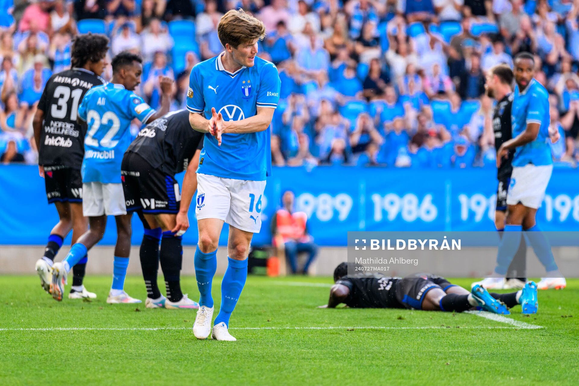 Malmö FFs Oliver Berg deppar