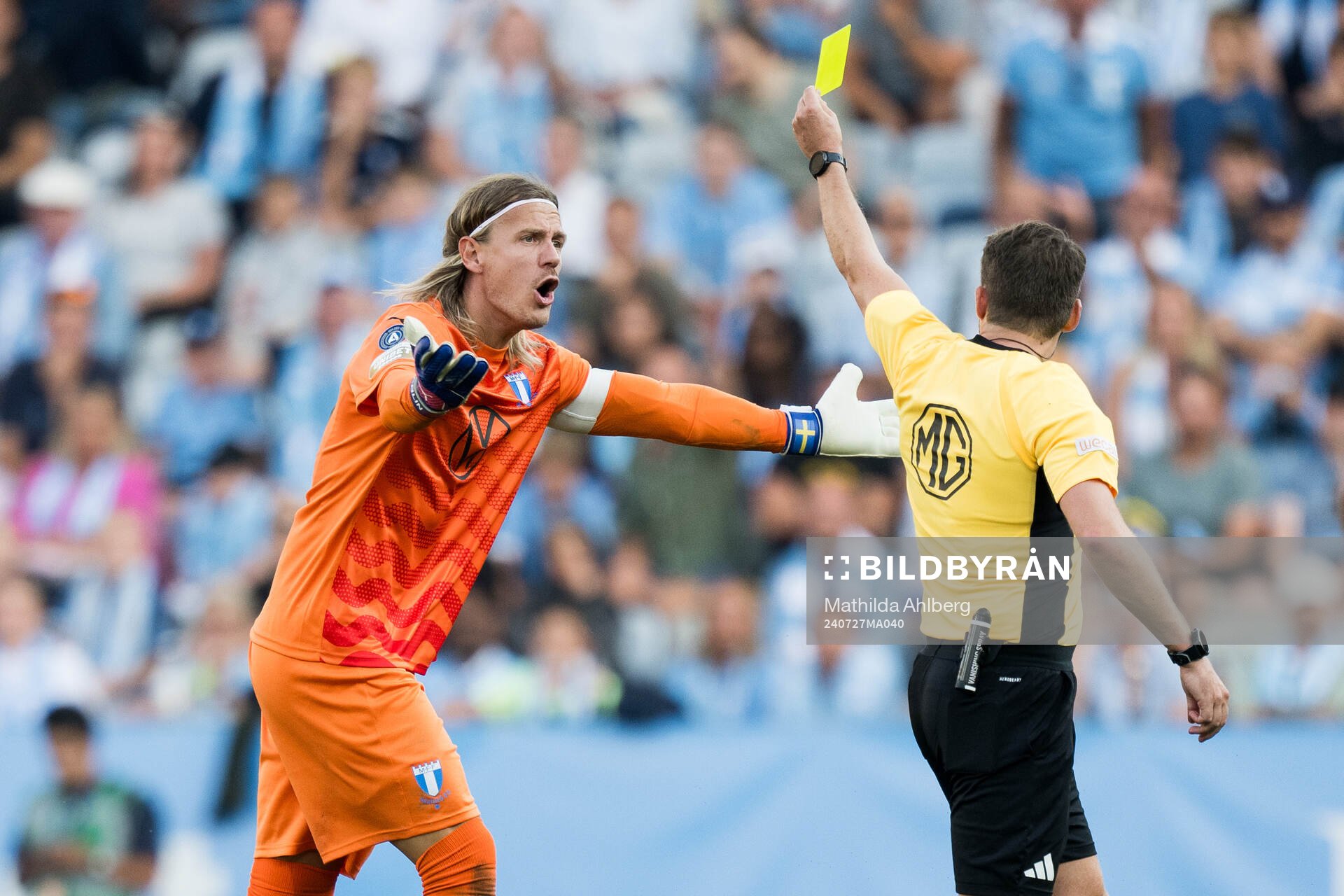 Malmö FFs målvakt Johan Dahlin reagerar på domslut