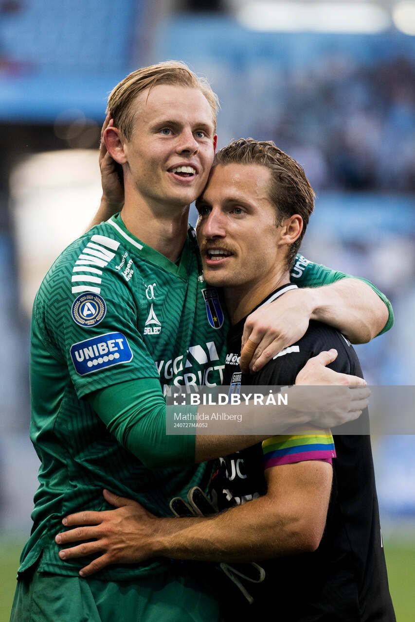 Sirius målvakt Jakob Tånnander och Daniel Stensson jublar