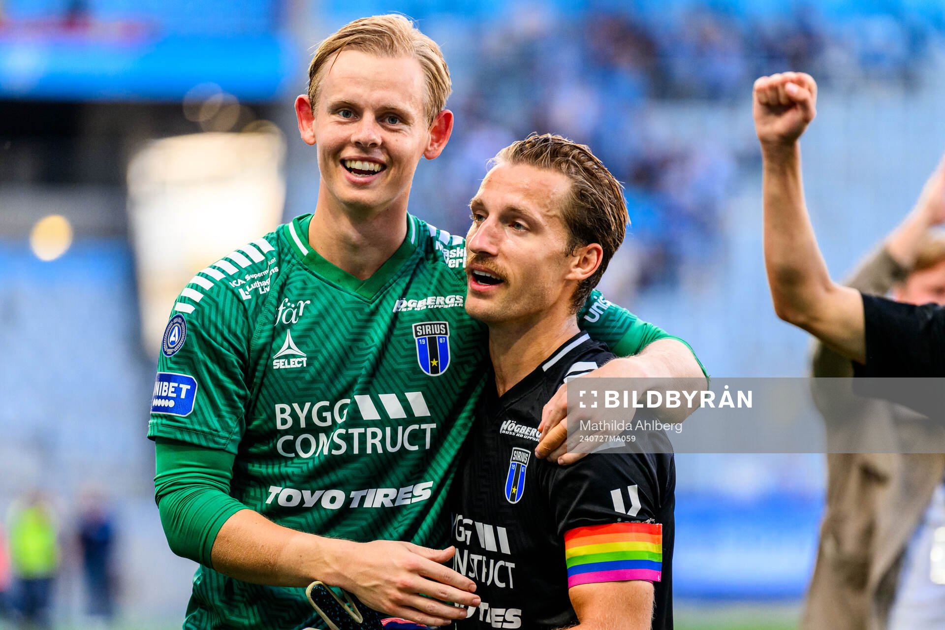 Sirius målvakt Jakob Tånnander och Daniel Stensson jublar