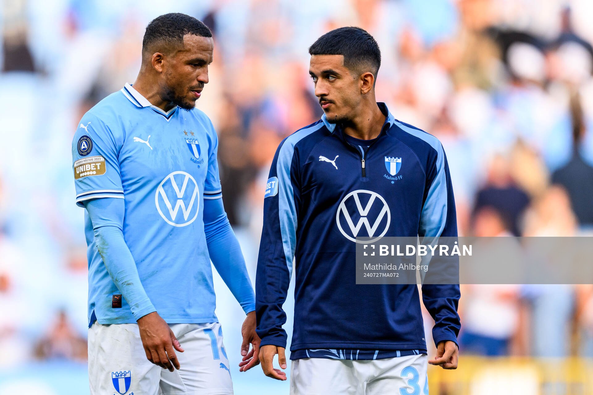 Malmö FFs Martin Olsson och Zakaria Loukili deppar