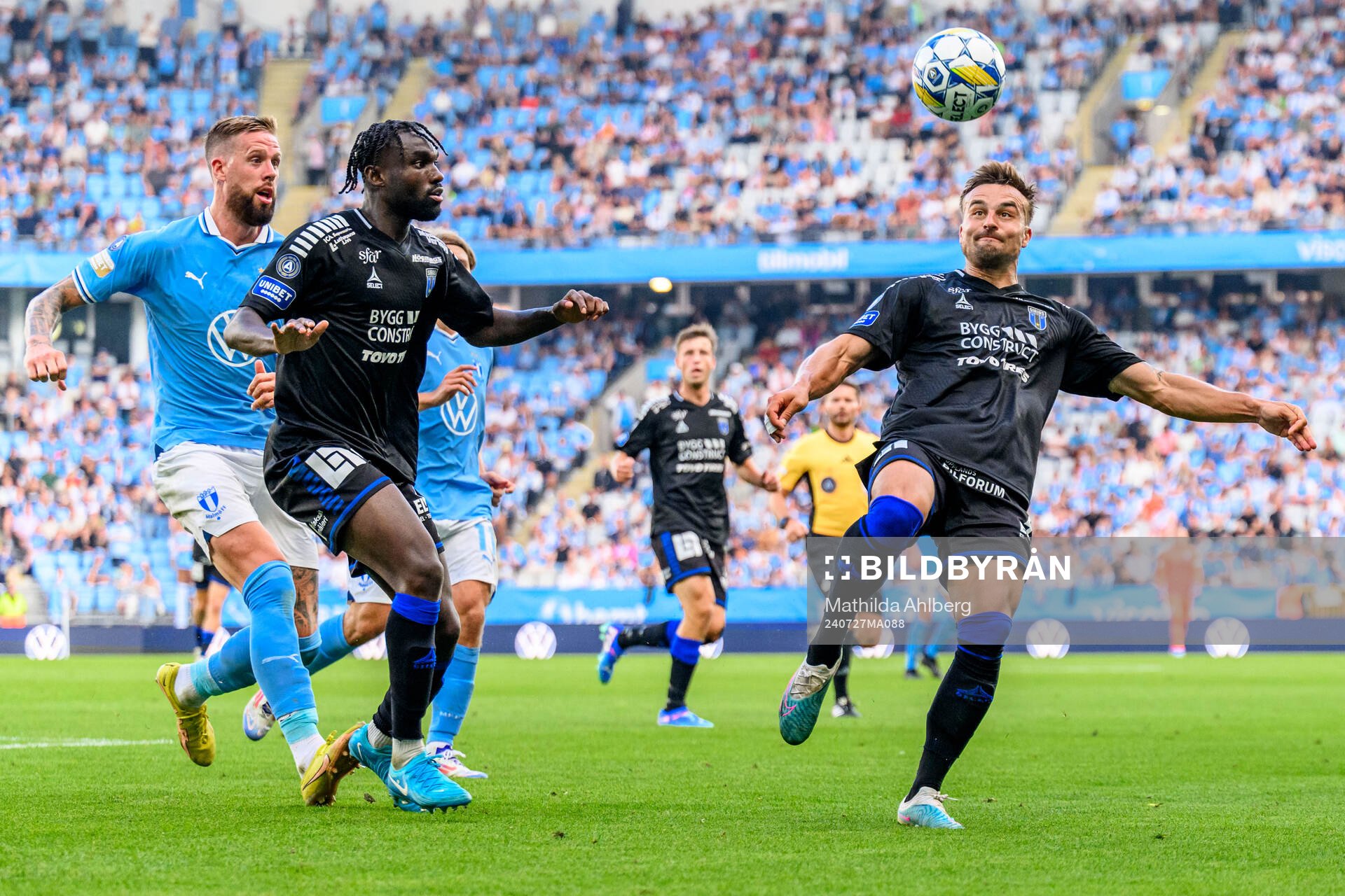 Malmö FFs Pontus Jansson och Sirius Patrick Nwadike och