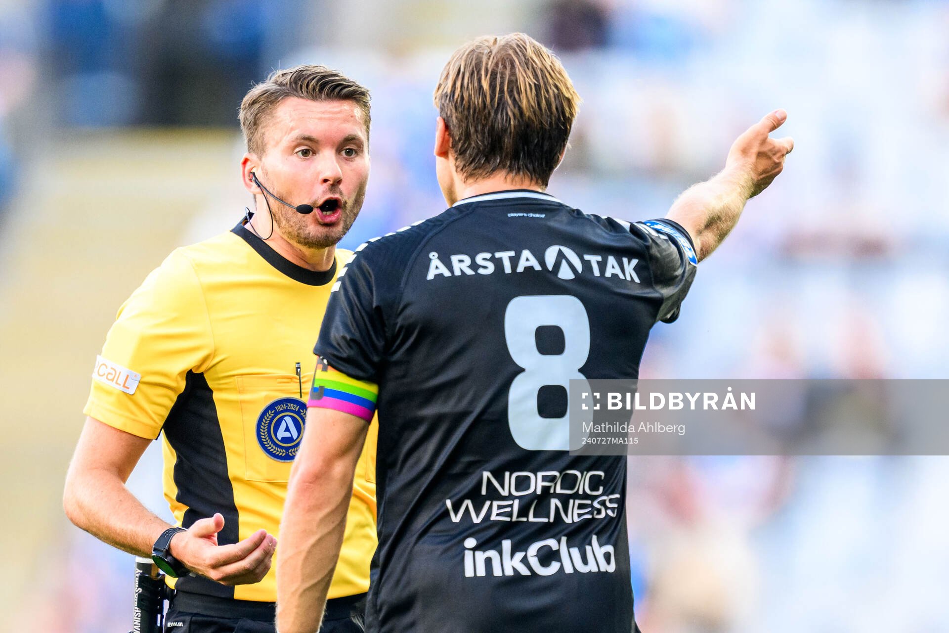 Domare Joakim Östling under fotbollsmatchen i Allsvenskan mellan Malmö FF och Sirius den 27 juli 2024 i Malmö. 