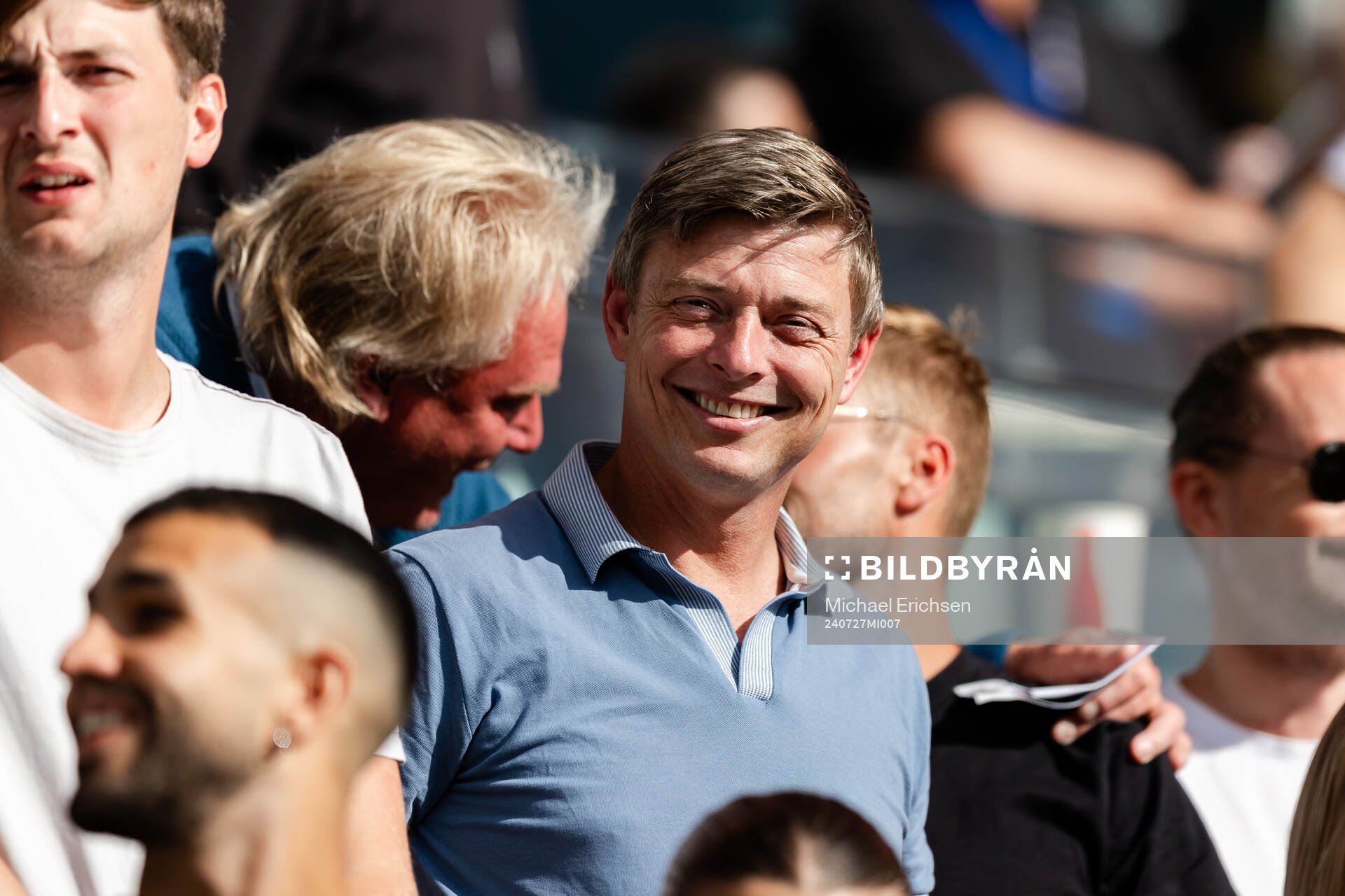Sveriges förbundskapten Jon Dahl Tomasson på läktarplats
