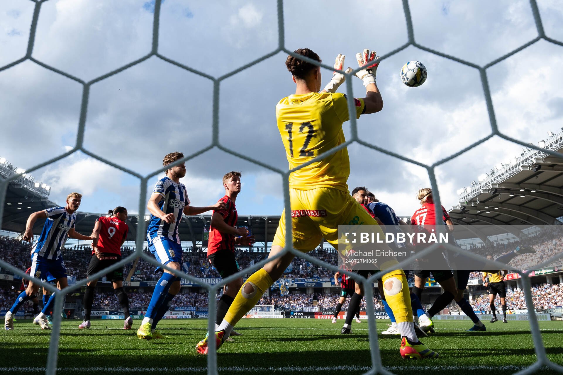 Brommapojkarnas målvakt Fabian Mrozek