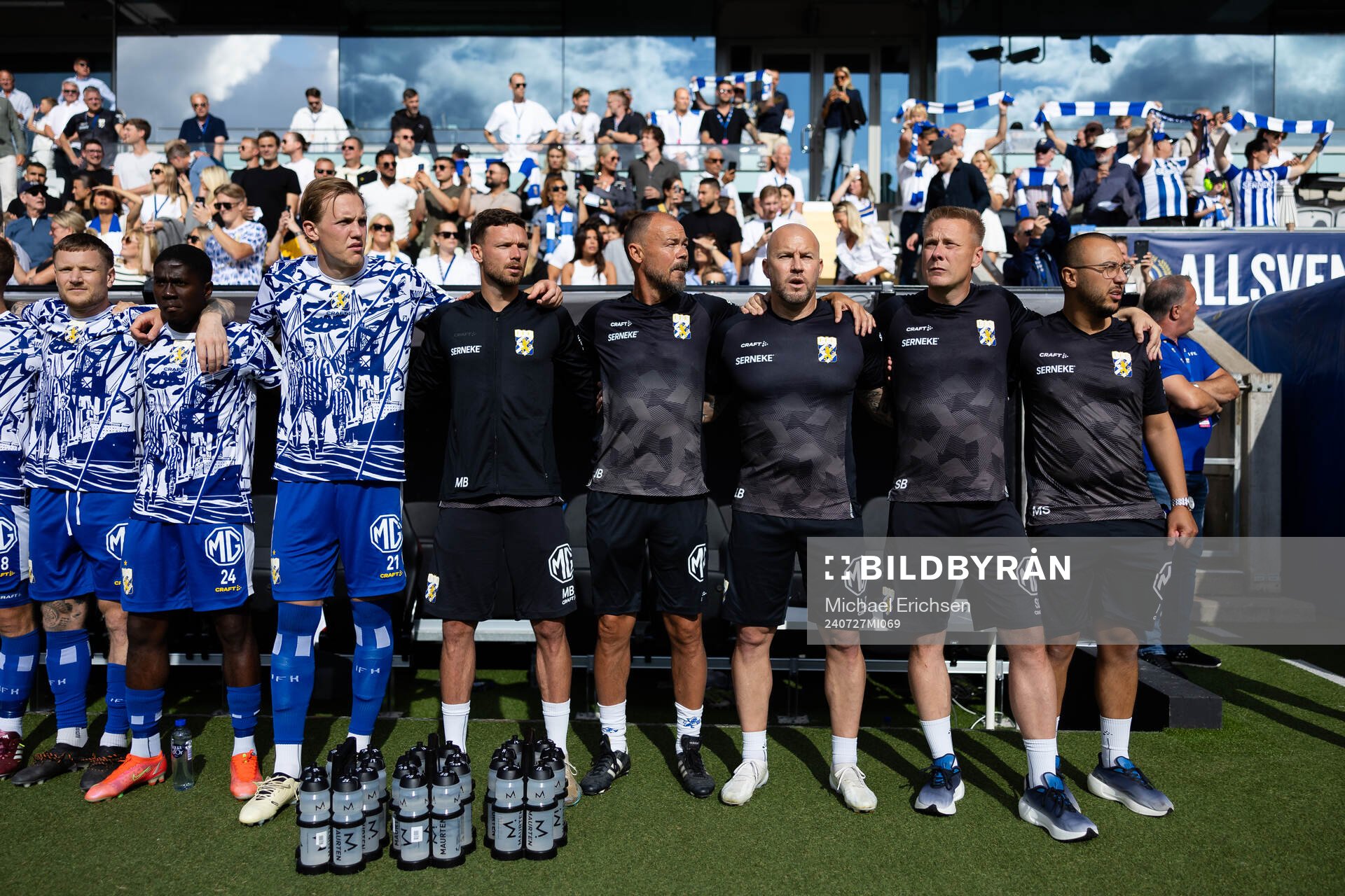 IFK Göteborgs spelare och ledare innan fotbollsmatchen i
