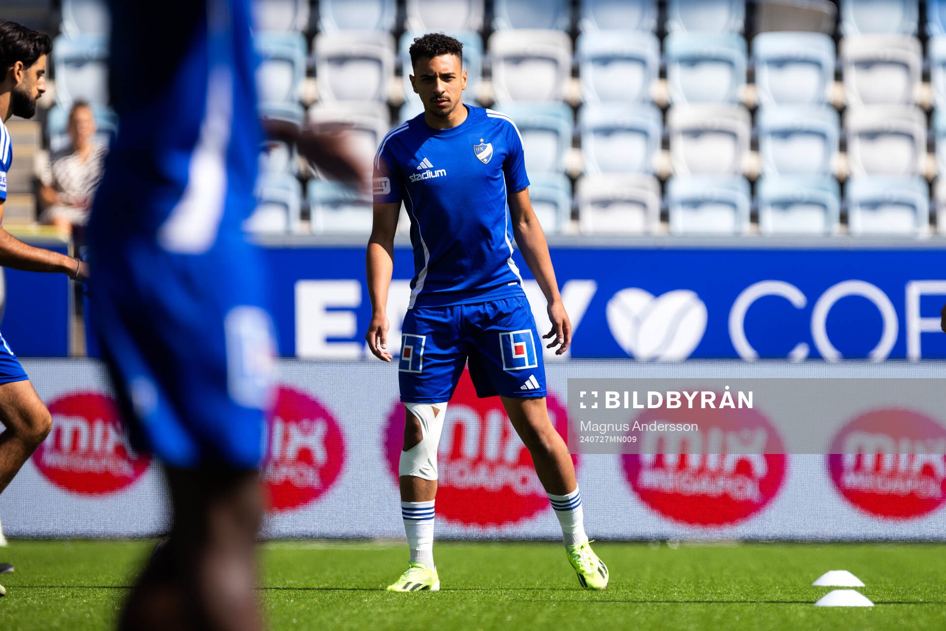 IFK Norrköpings Moutaz Neffati på uppvärmningen