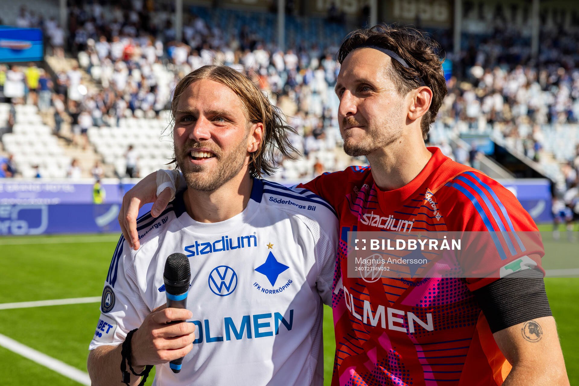 IFK Norrköpings Christoffer Nyman och målvakt David Mitov Nilsson jublar efter fotbollsmatchen i Allsvenskan mellan IFK Norrköping och Kalmar den 27 juli 2024 i Norrköping. 