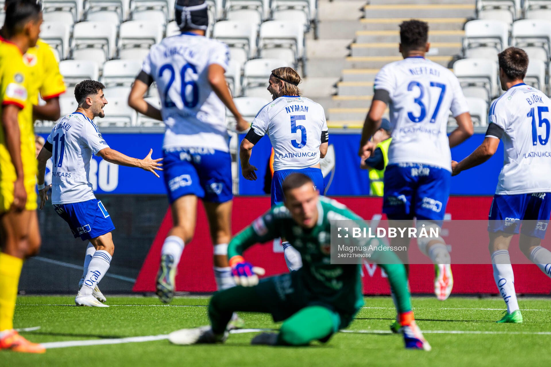IFK Norrköpings Ismet Lushaku jublar med Christoffer Nyman