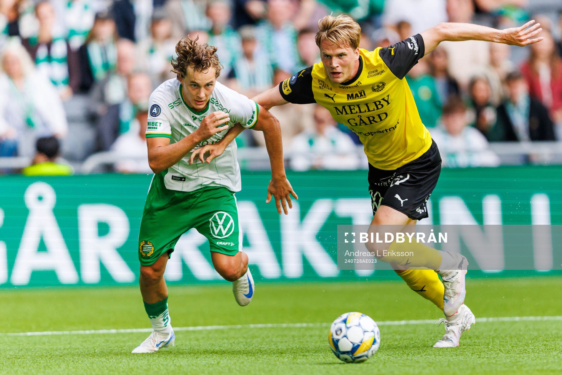 Hammarbys Hampus Skoglund och Mjällbys Jacob Kiilerich Rask