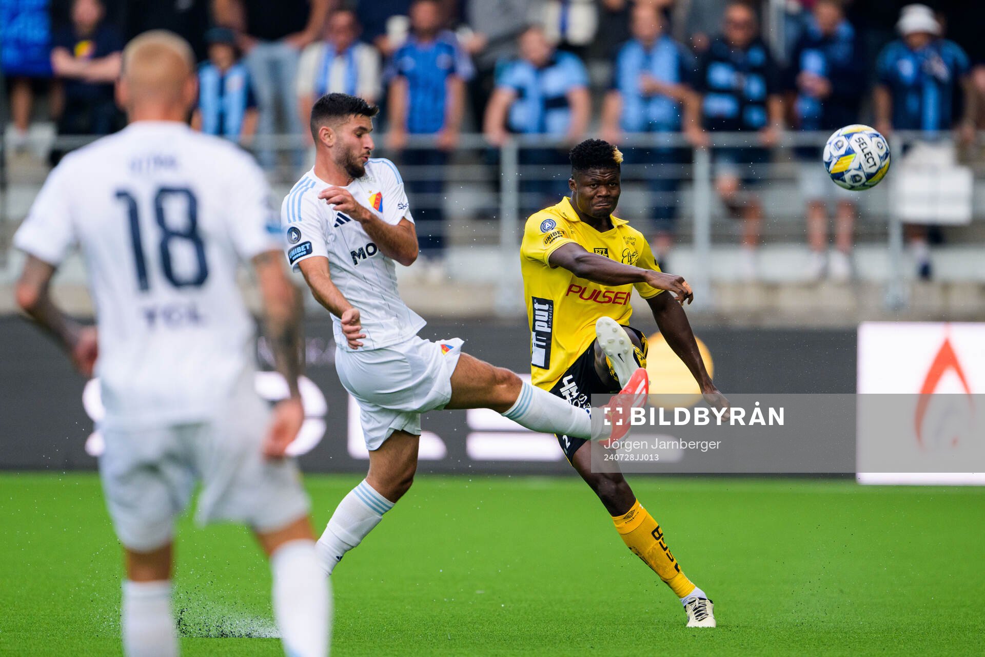 Djurgårdens Besard Sabovic och Elfsborgs Terry Yegbe