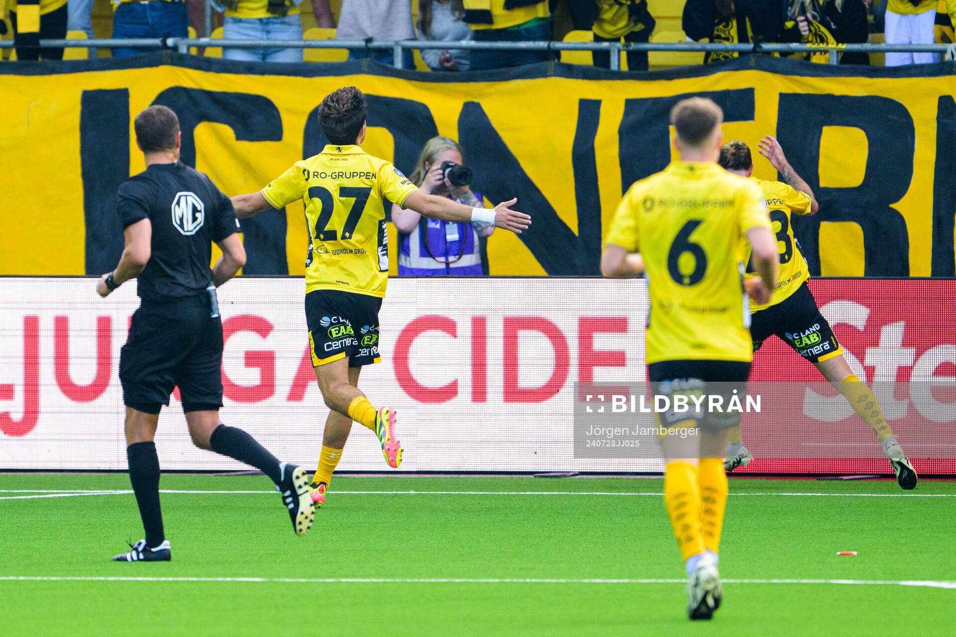 Häckens Akoua Romeo Amane jublar efter 1-1 under fotbollsmatchen i Allsvenskan mellan Elfsborg och Djurgården den 28 juli 2024 i Borås.