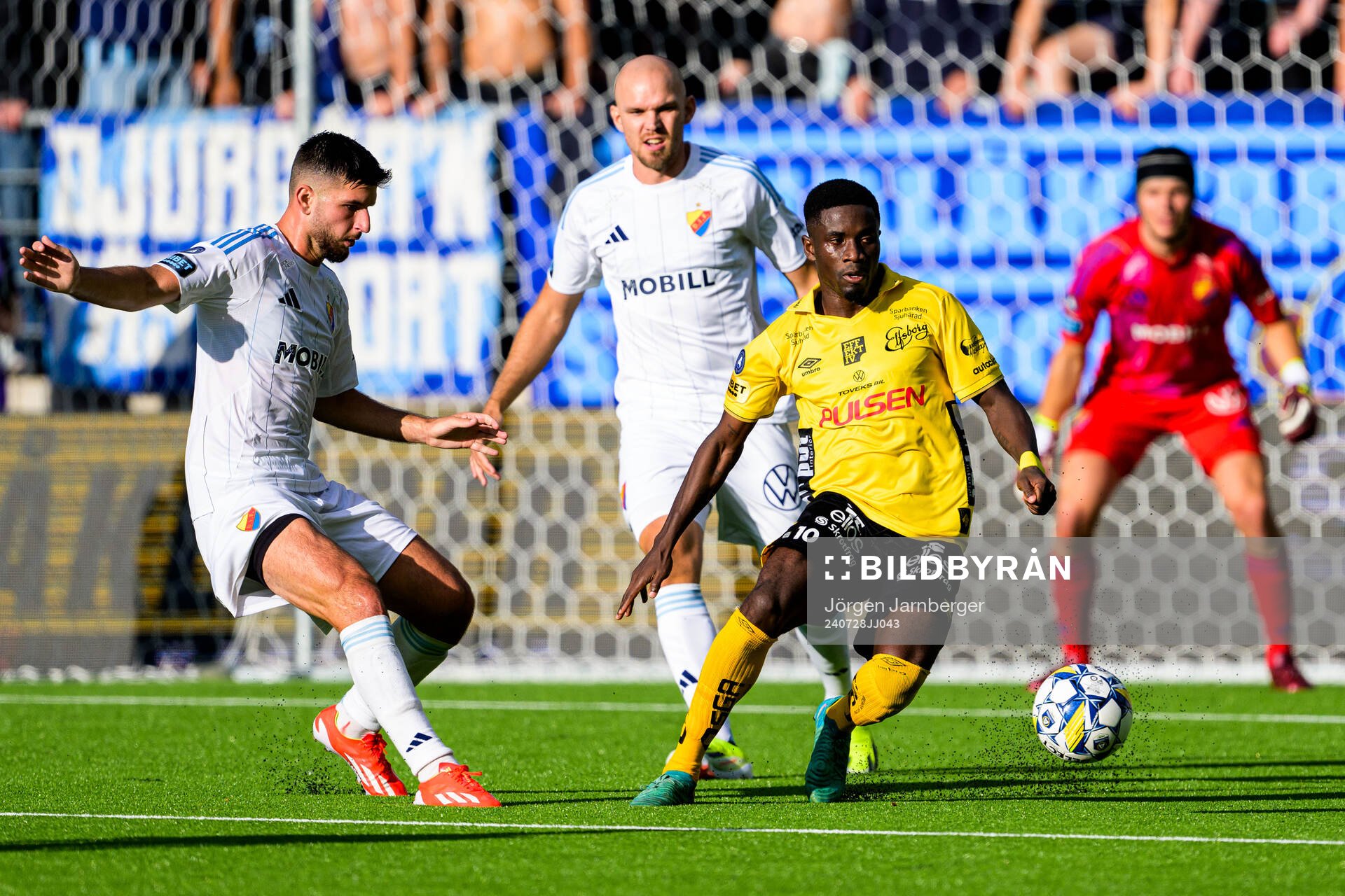 Djurgårdens Besard Sabovic och Marcus Danielson och