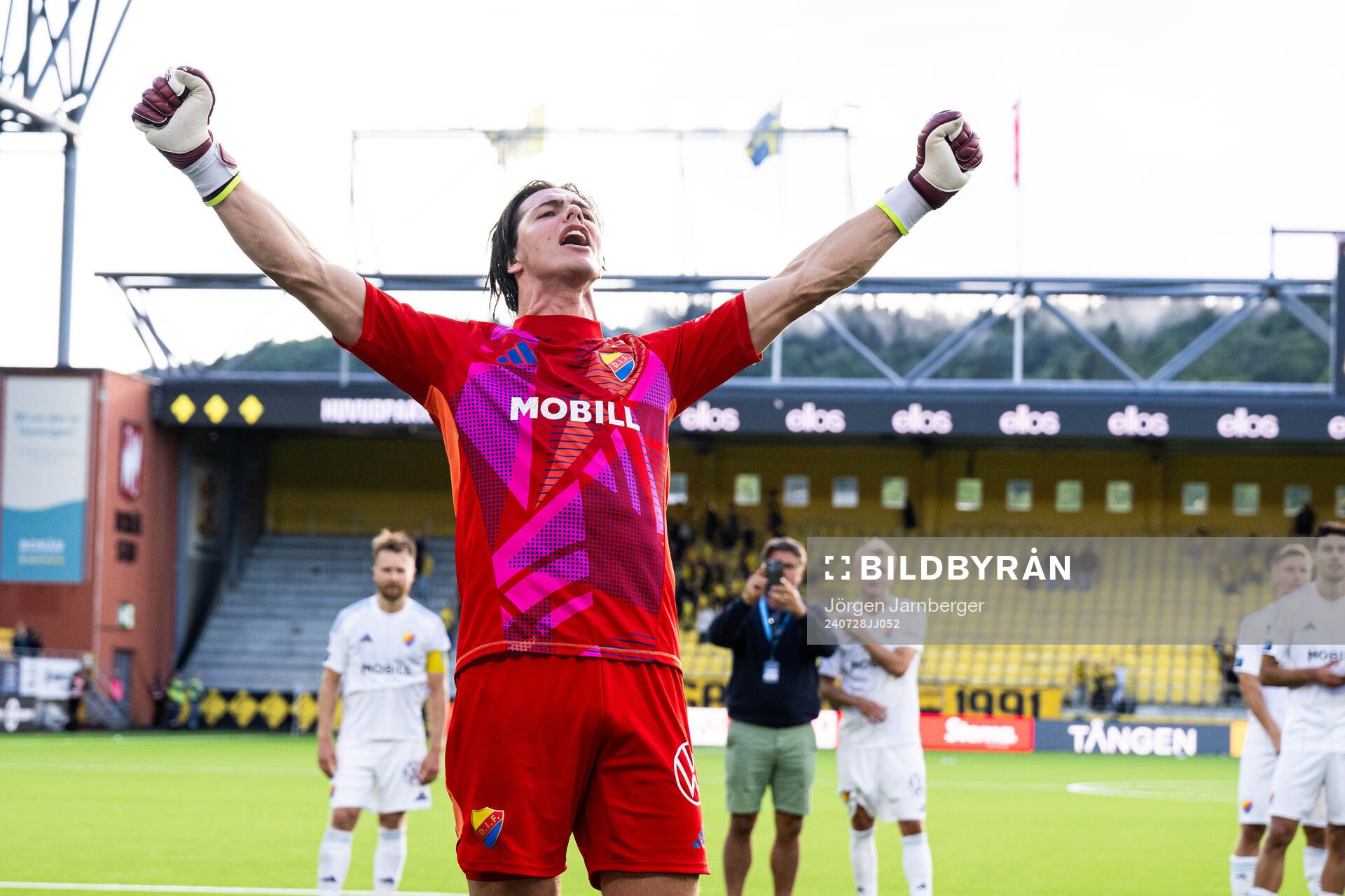 Djurgårdens målvakt Jacob Widell Zetterström jublar