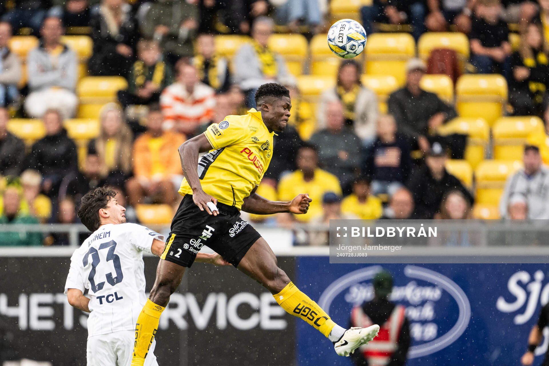 Djurgårdens Gustav Wikheim och Elfsborgs Terry Yegbe