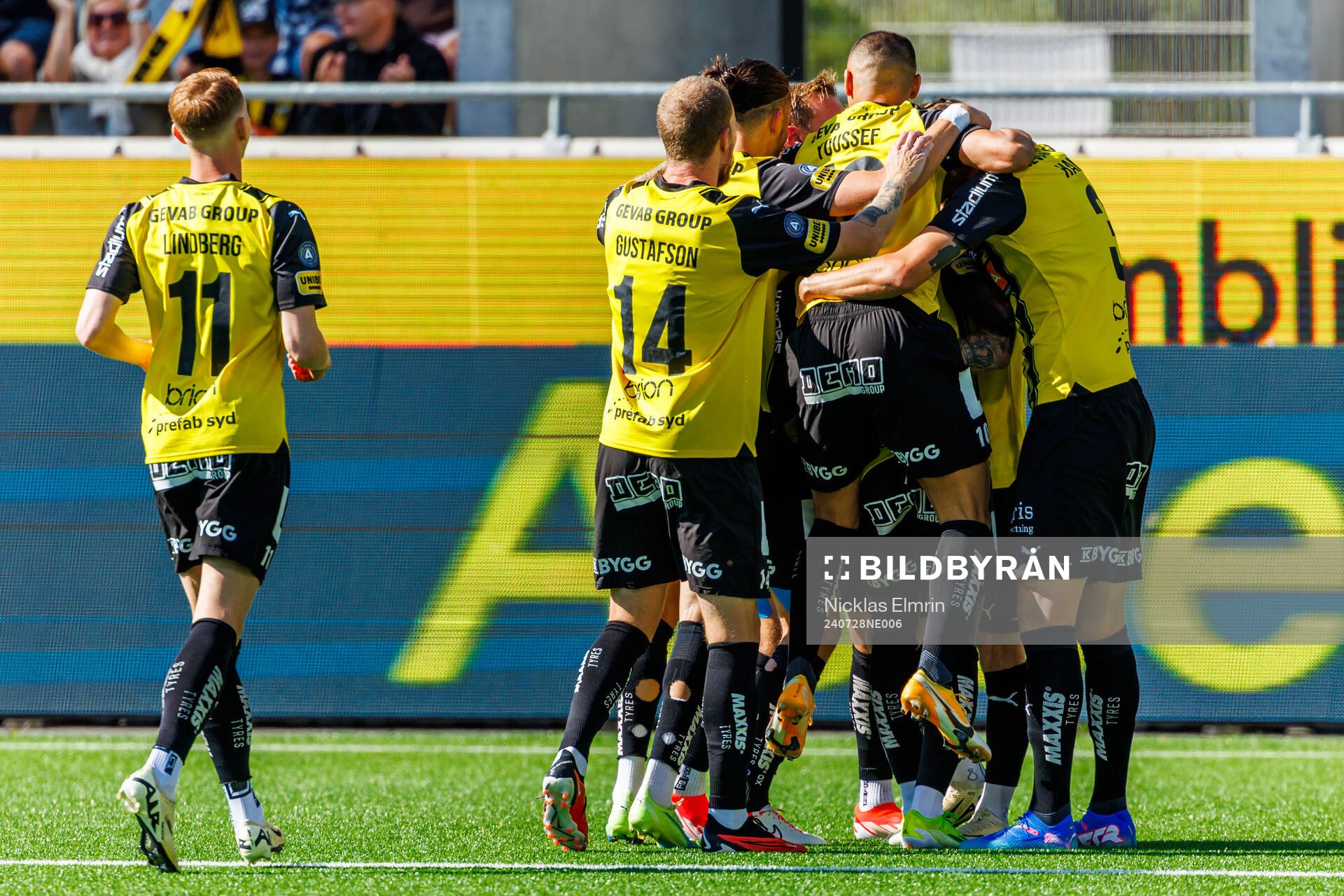 Häckens spelare jublar efter 1-0 under fotbollsmatchen i Allsvenskan mellan Häcken och Västerås den 28 juli 2024 i Göteborg. 