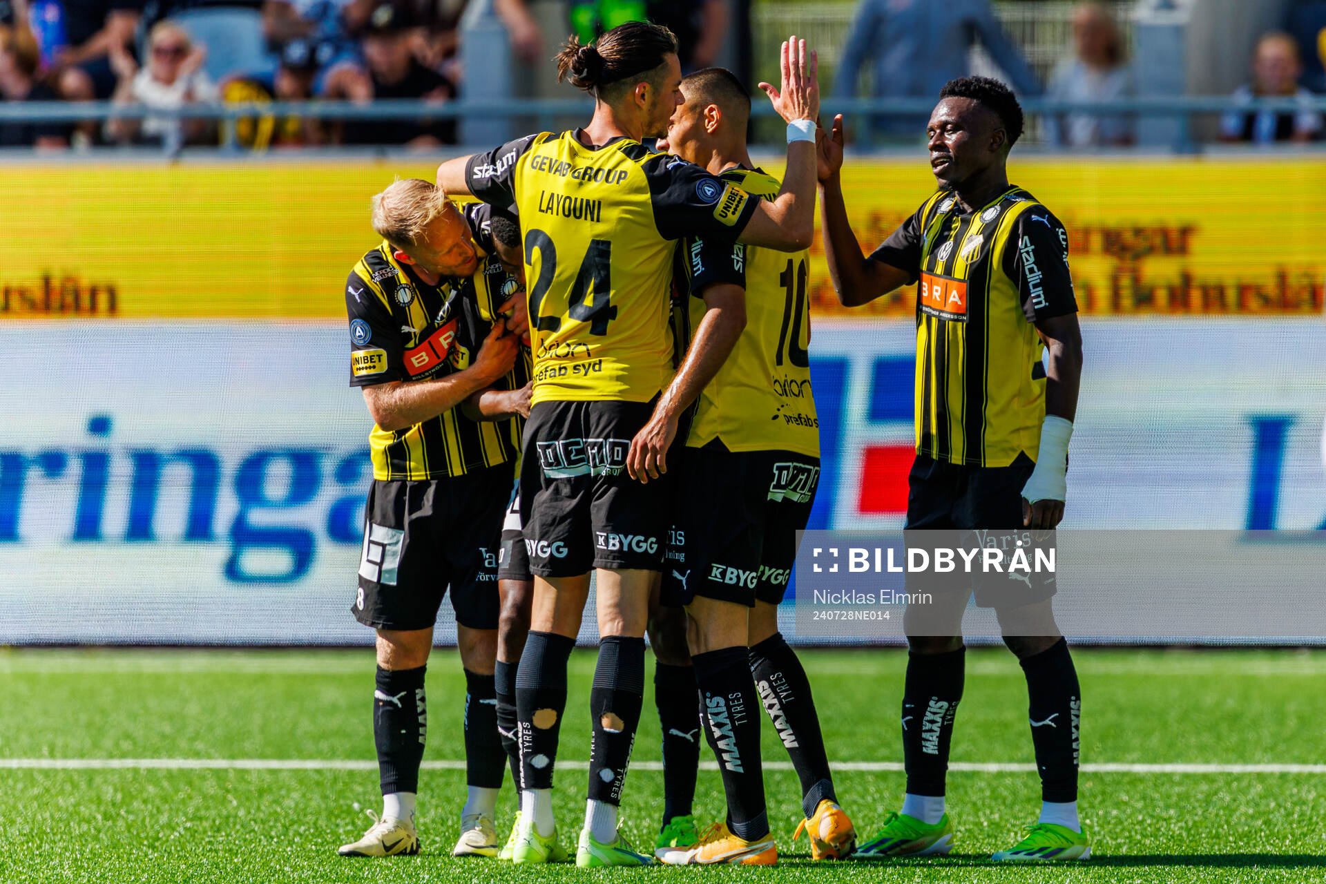 Häckens Amor Layouni och Zeidane Inoussa jublar efter 2-0 under fotbollsmatchen i Allsvenskan mellan Häcken och Västerås den 28 juli 2024 i Göteborg.