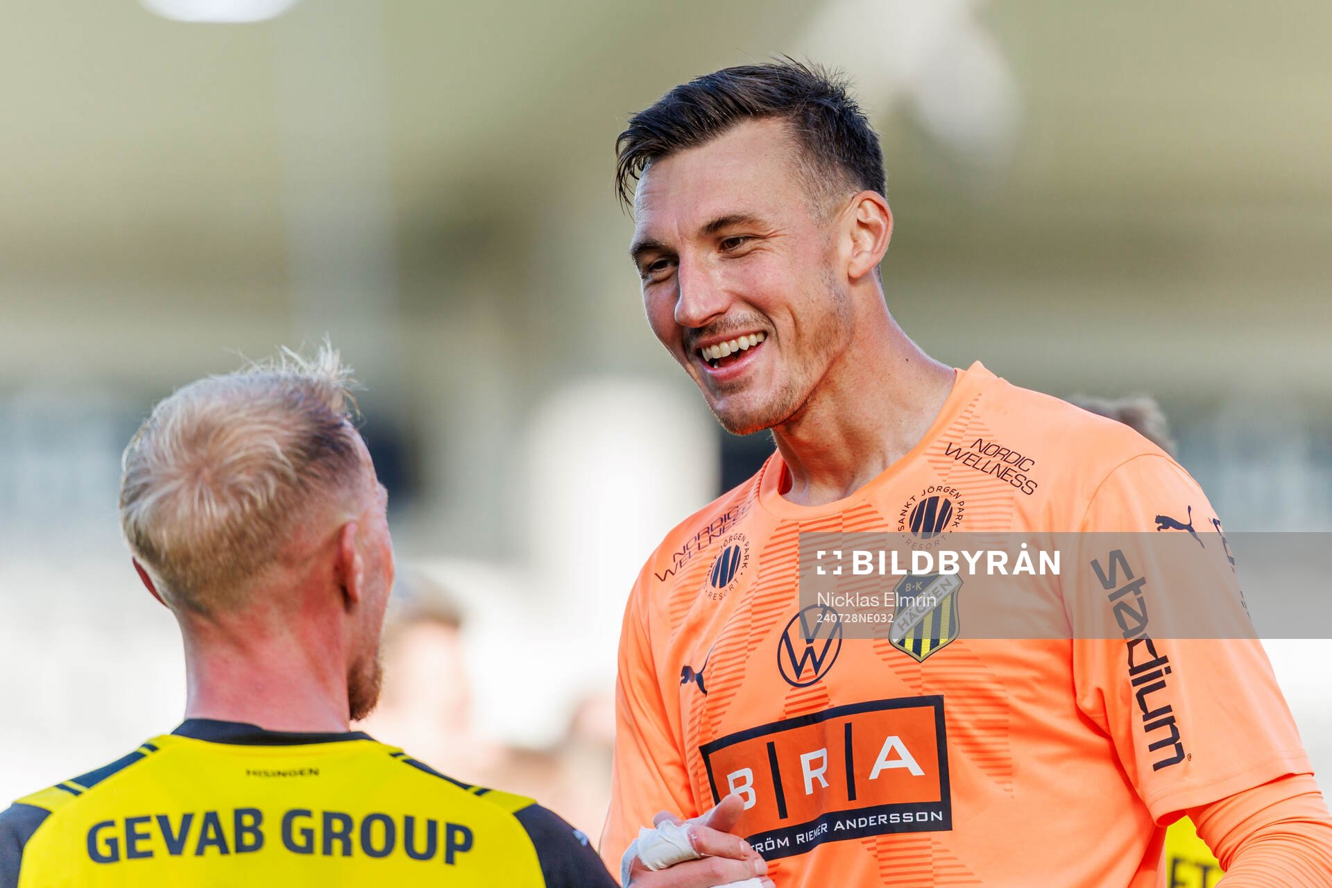 Häckens målvakt Andreas Linde jublar
