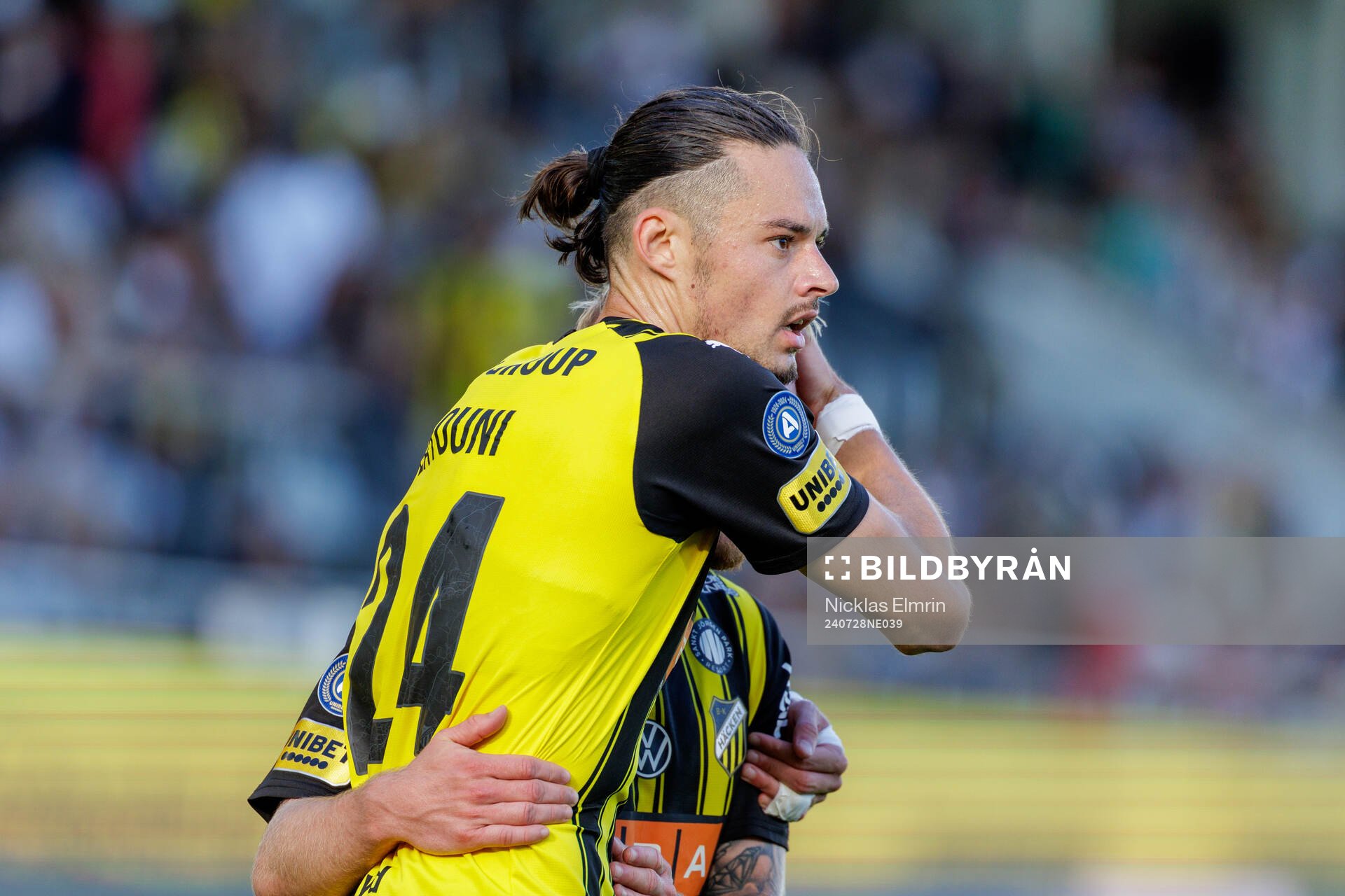Häckens Amor Layouni jublar