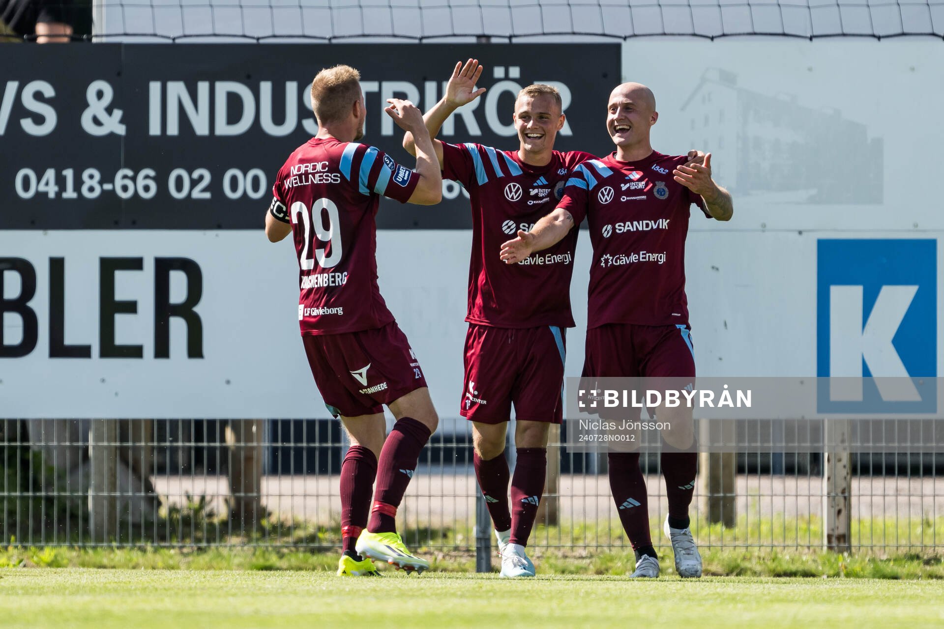 Gefles Gustav Friberg  och Anton Lundin jublar