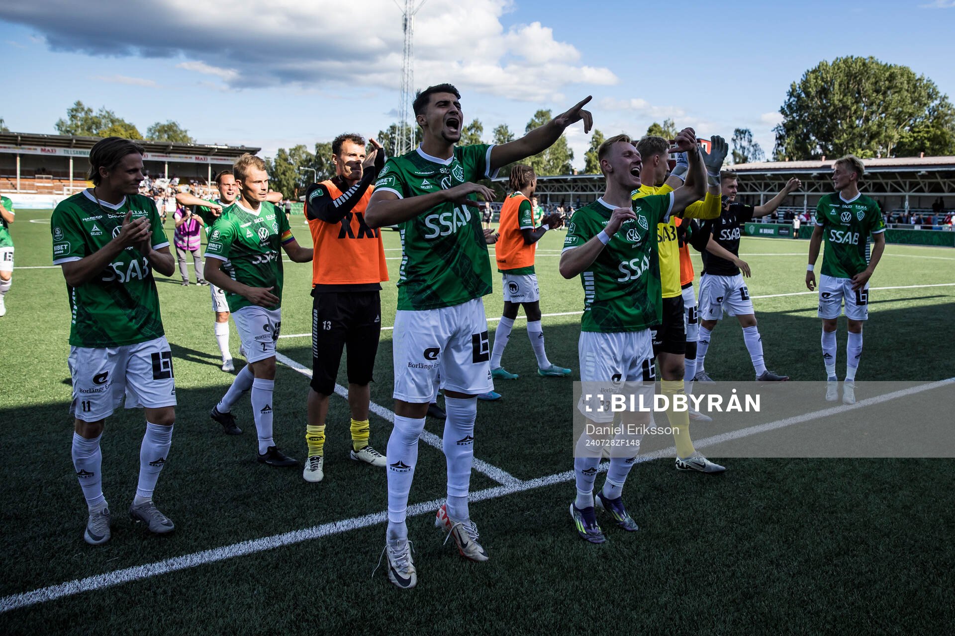 Brages spelarna jublar efter seger 2-0 under fotbollsmatchen i Superettan mellan Brage och Örebro den 28 juli 2024 i Borlänge. 